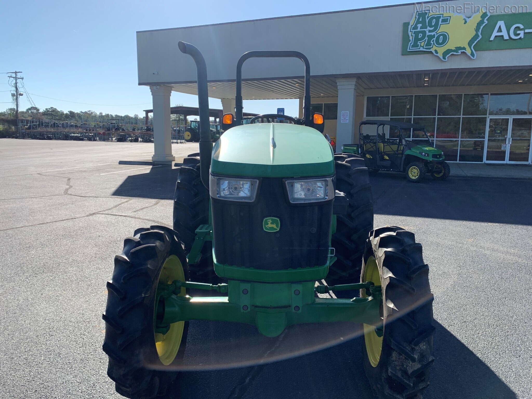 2015 John Deere 5065E Image 8