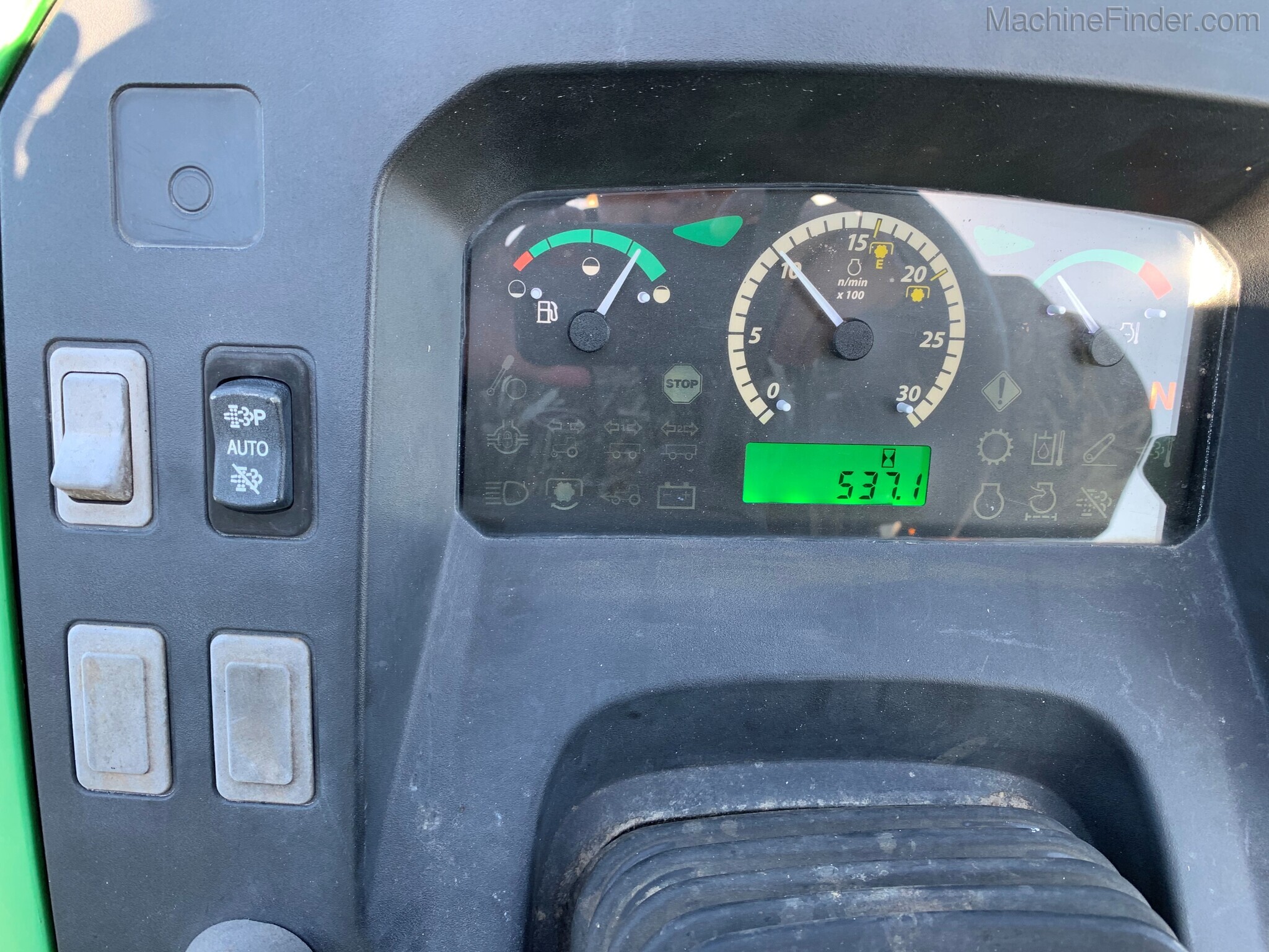 2015 John Deere 5065E Image 10