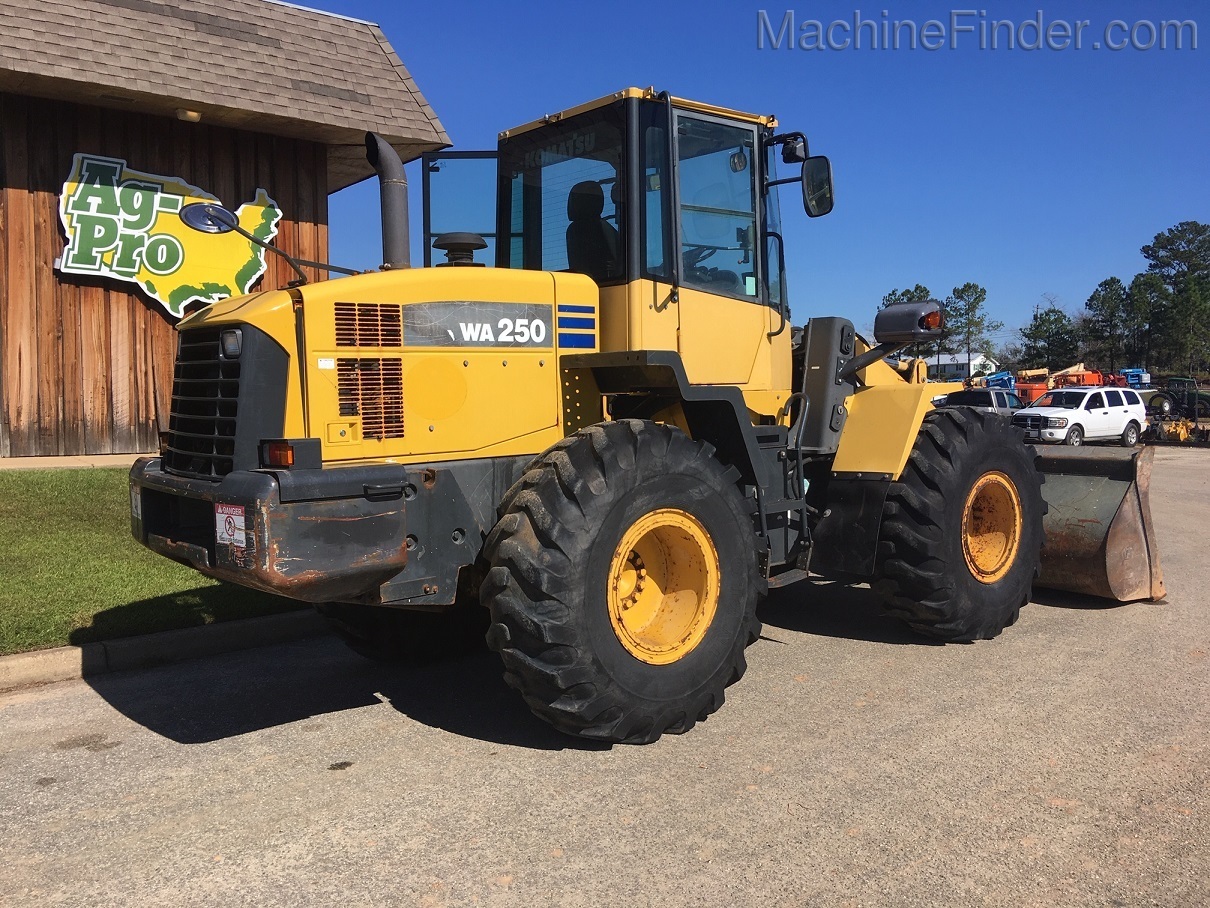 2011 Komatsu WA250-6 Image 2