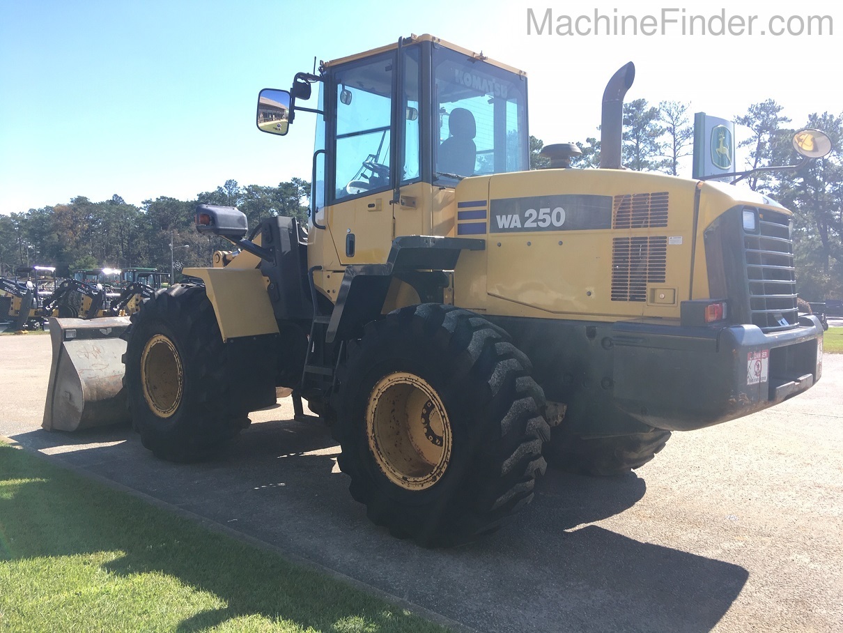 2011 Komatsu WA250-6 Image 3