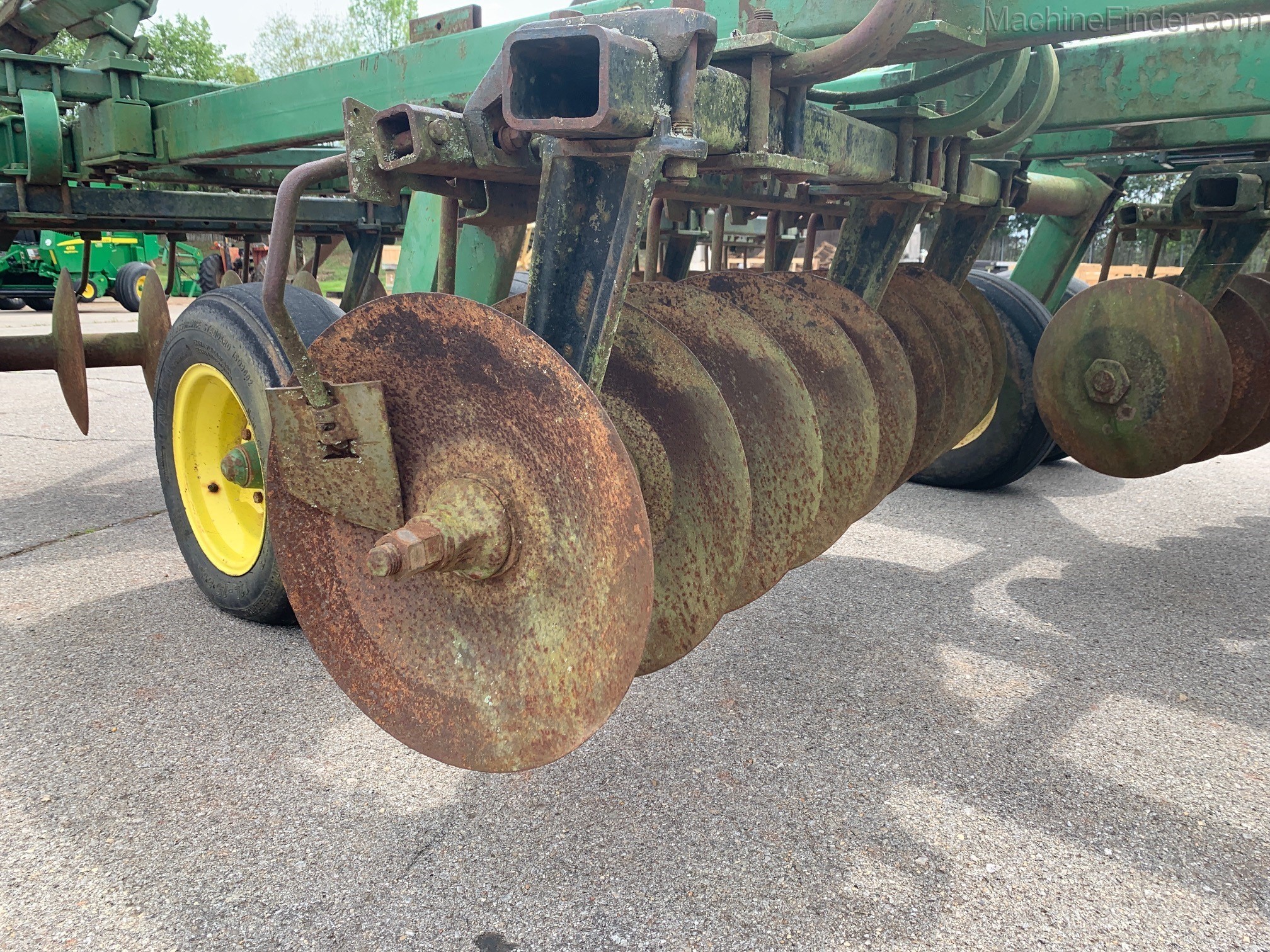 2000 John Deere 235 Image 5