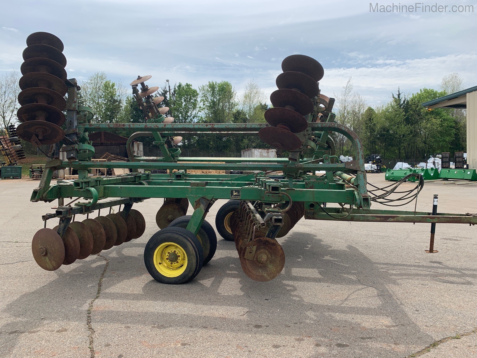 2000 John Deere 235 Image 2