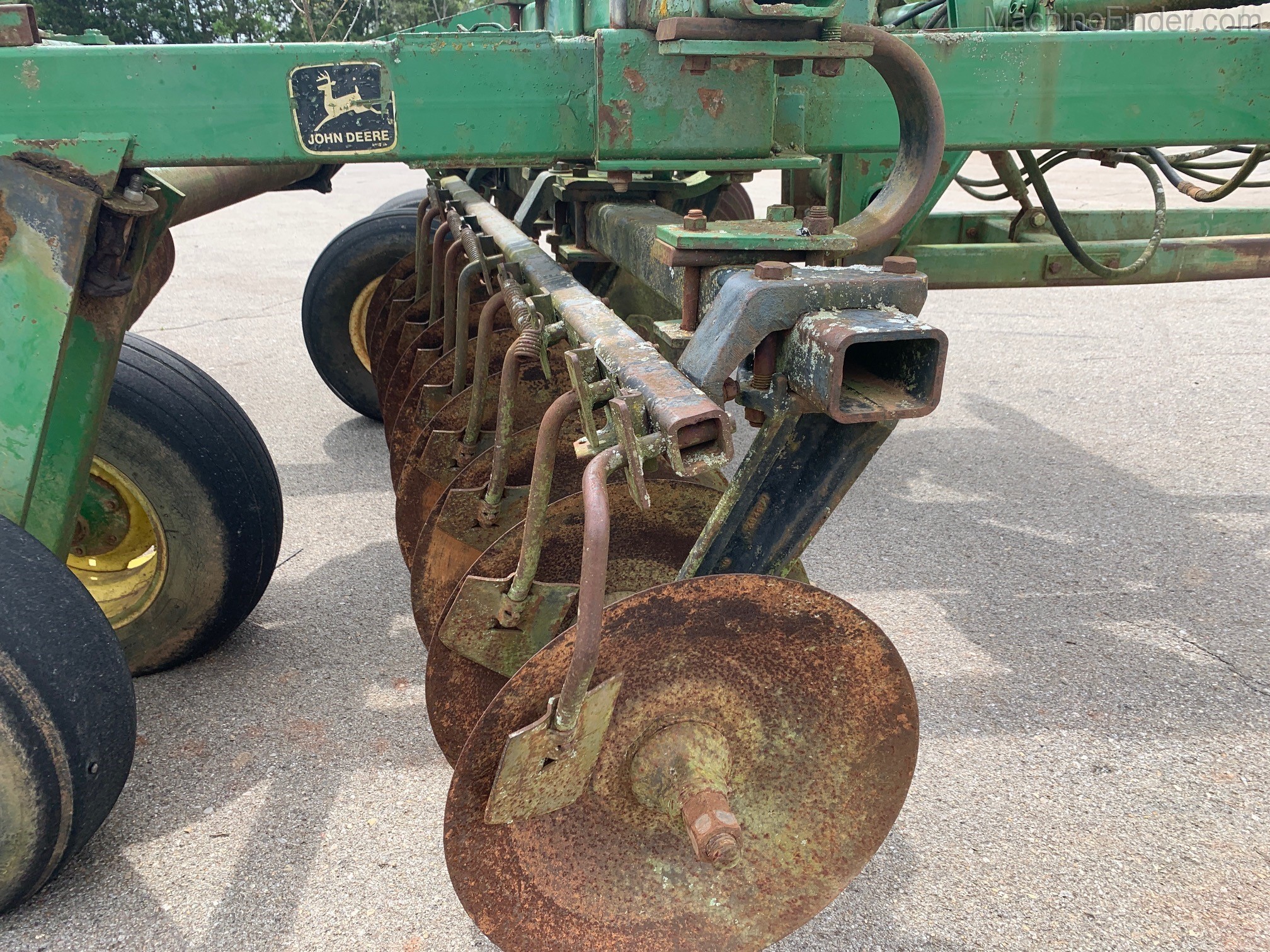 2000 John Deere 235 Image 6