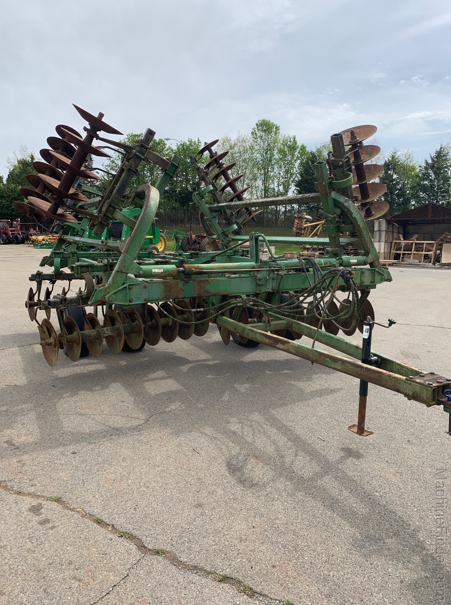 2000 John Deere 235 Image 1