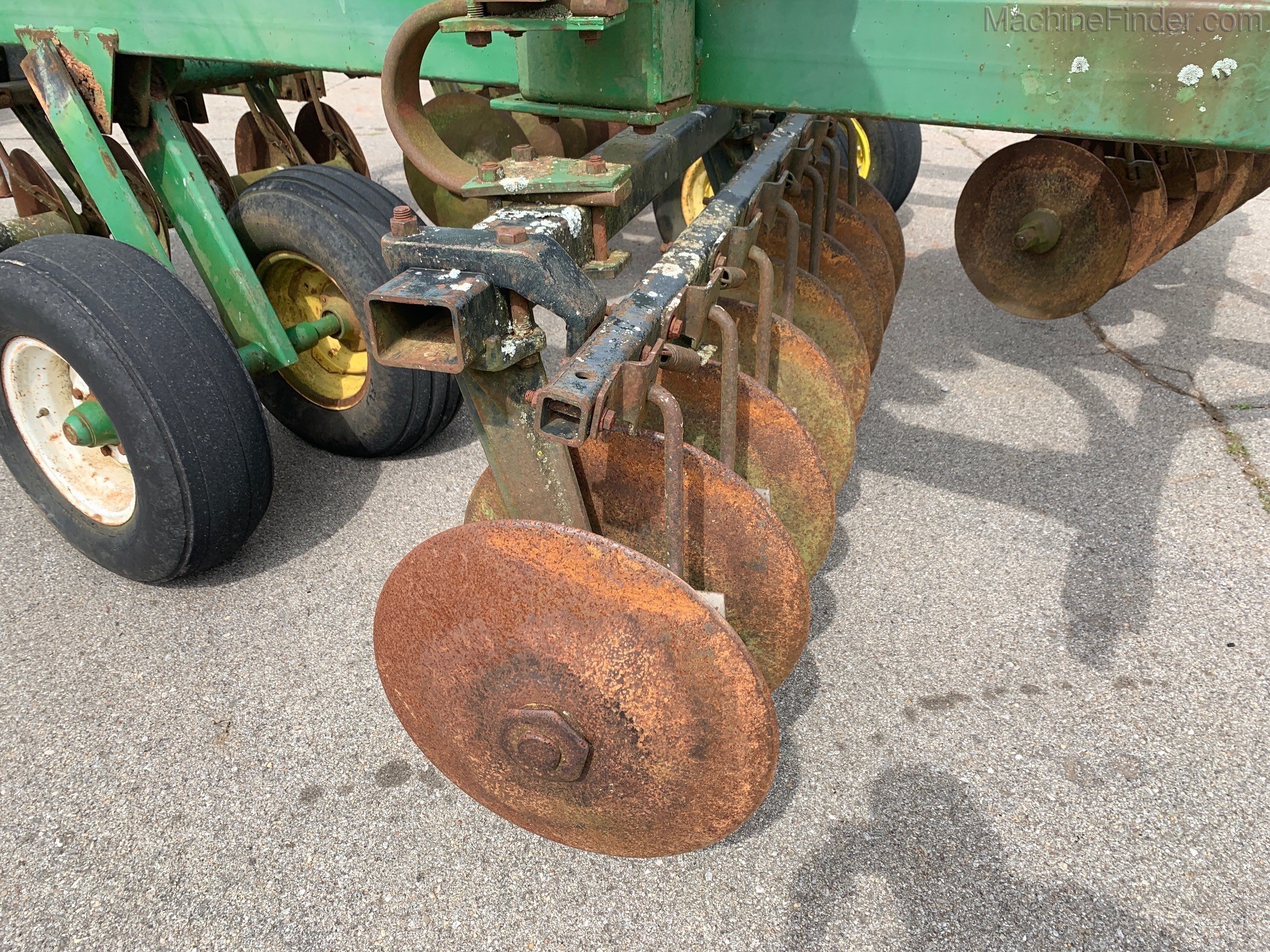 2000 John Deere 235 Image 8