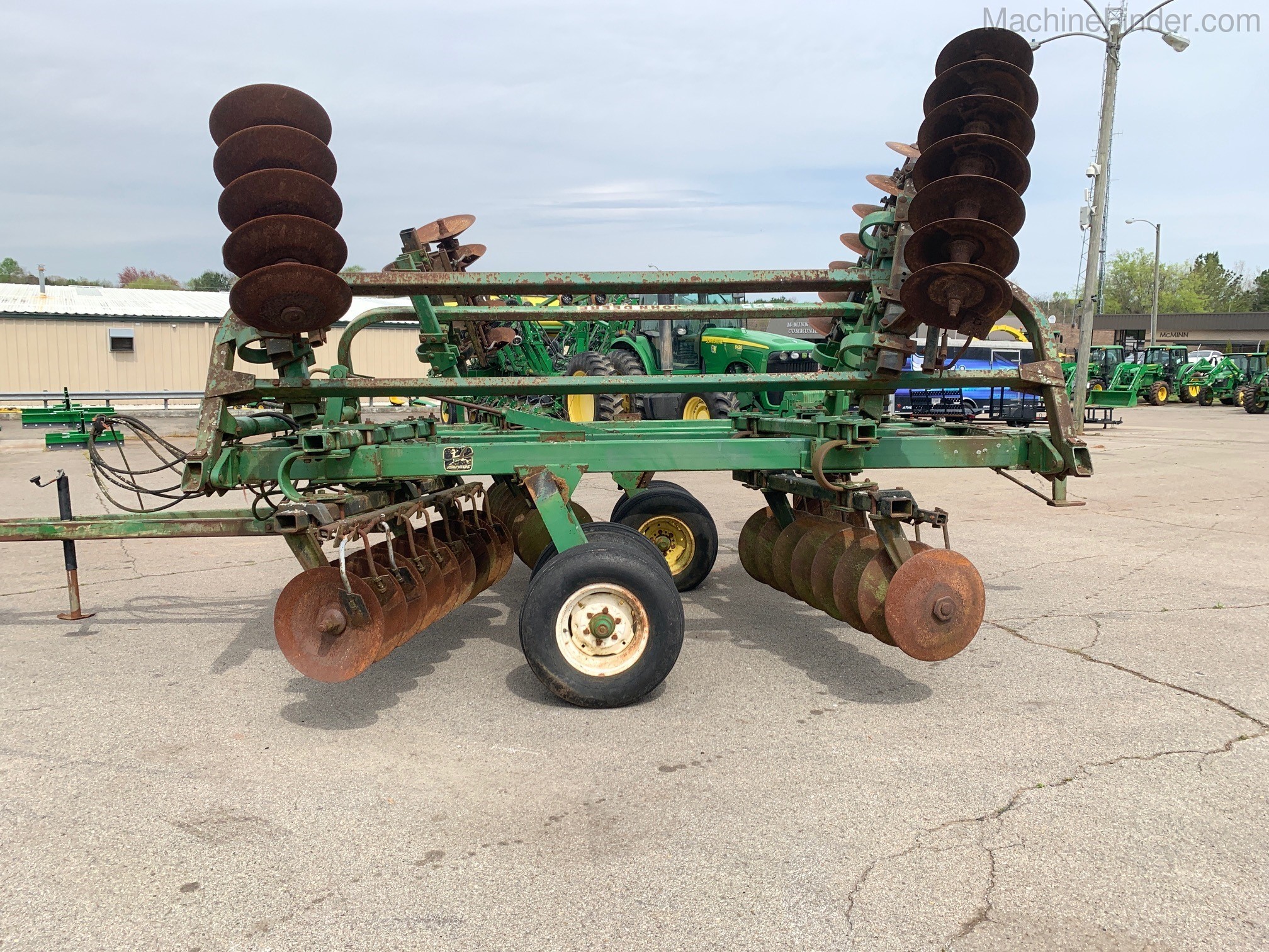 2000 John Deere 235 Image 4