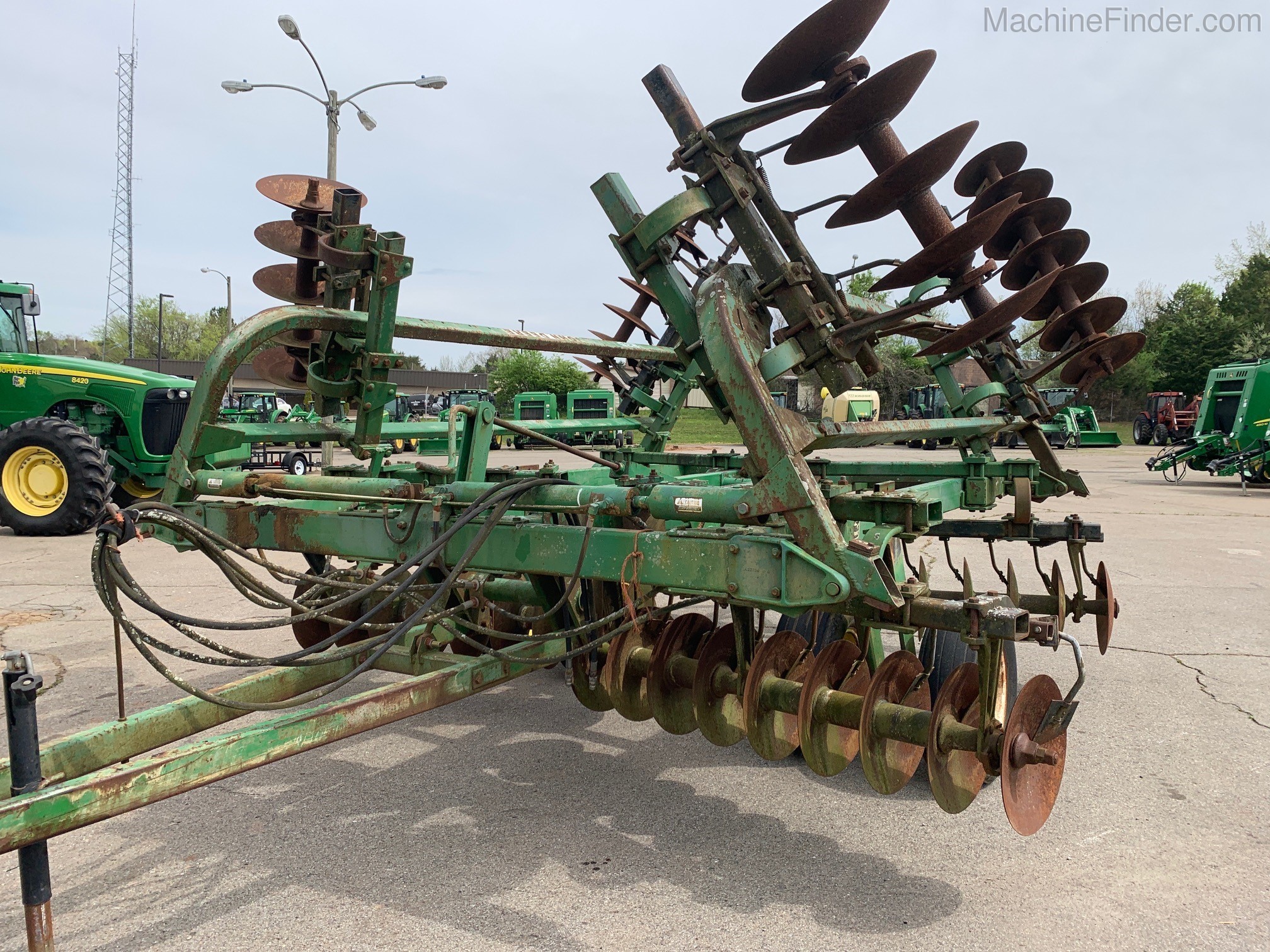 2000 John Deere 235 Image 3