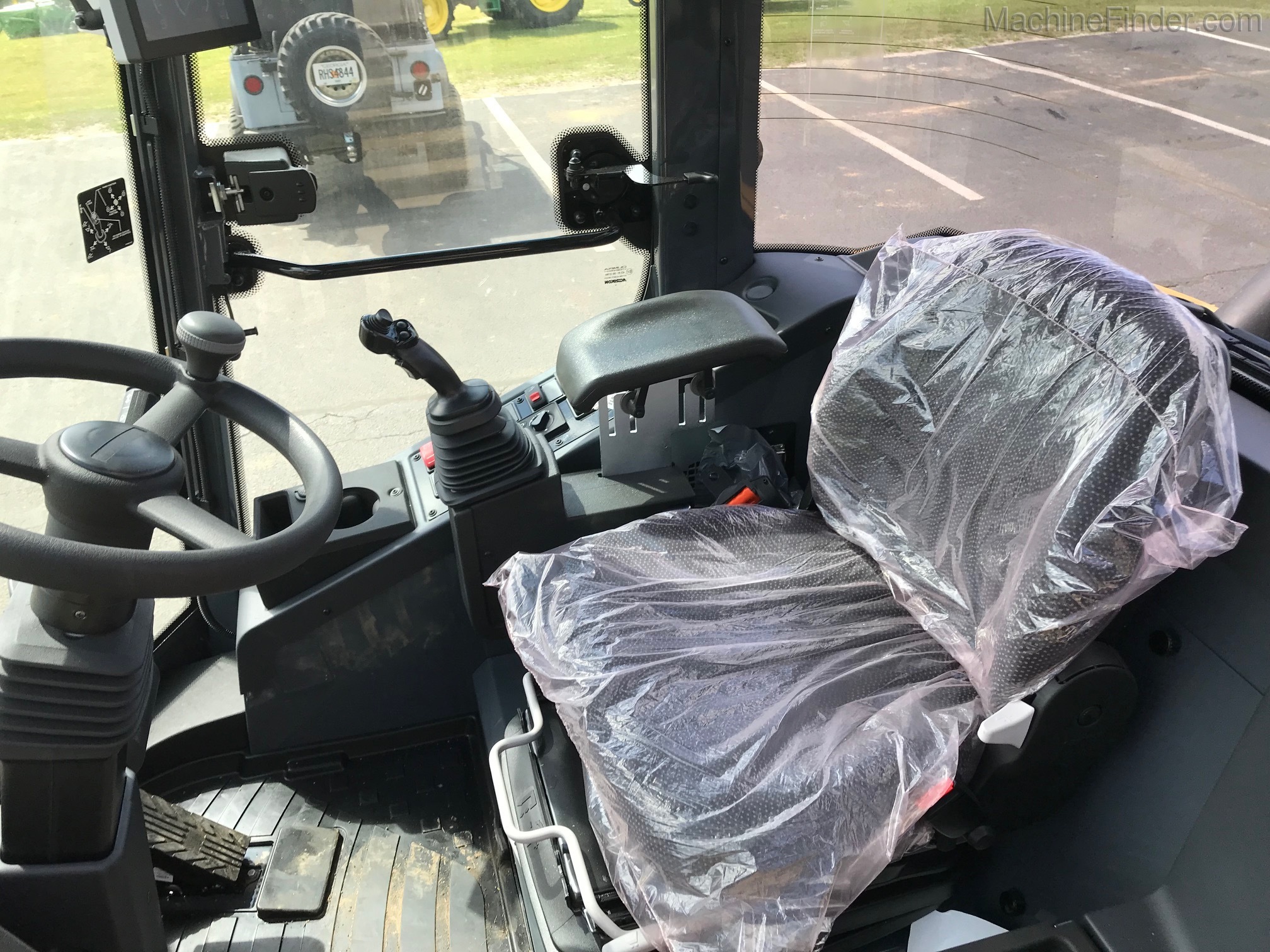 2021 John Deere 244L Image 10