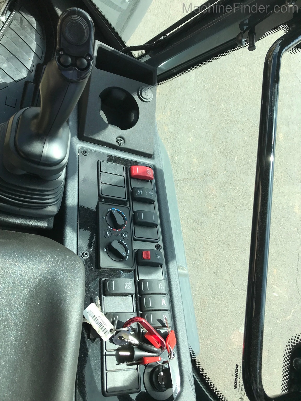 2021 John Deere 244L Image 11