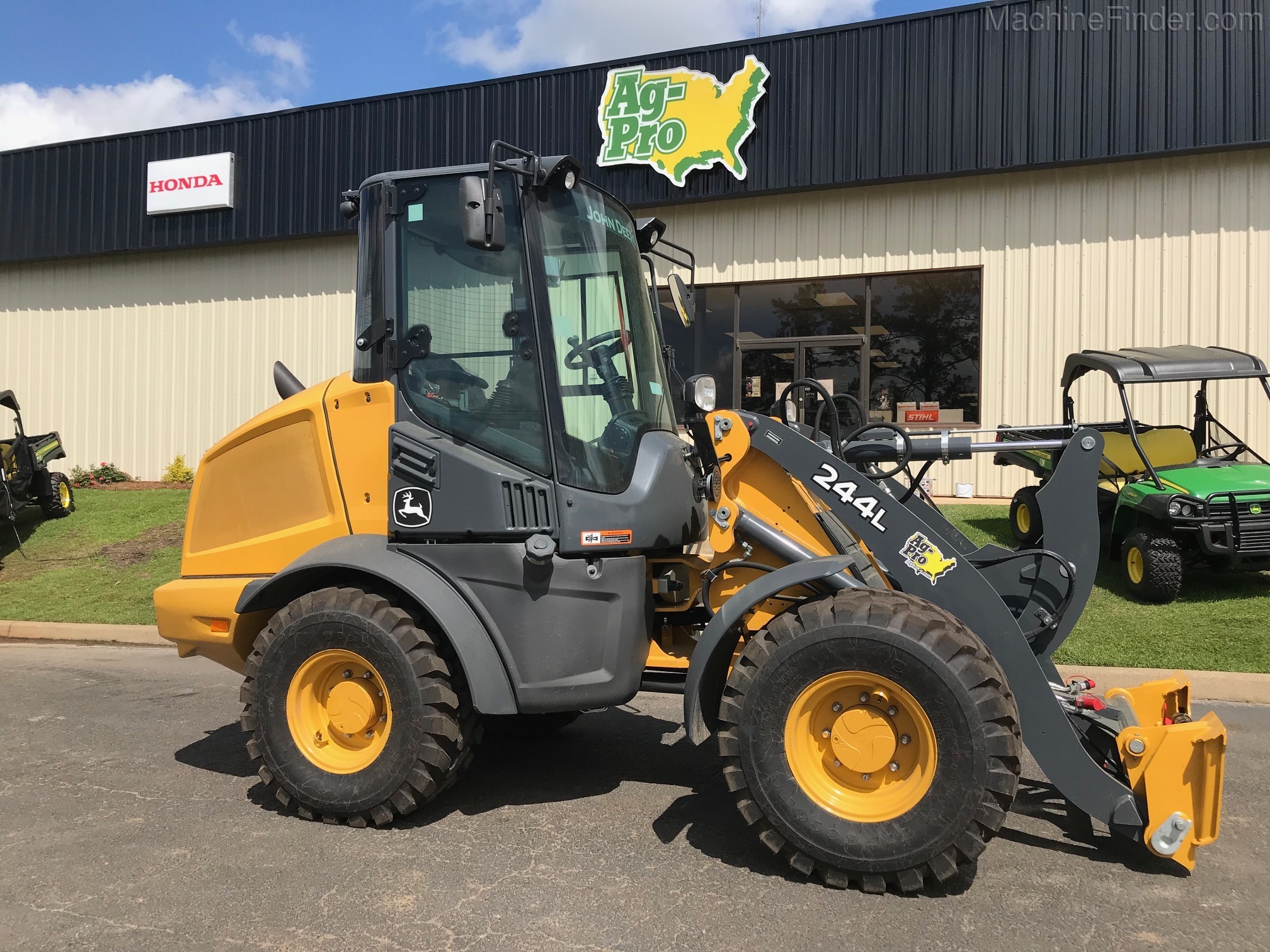 2021 John Deere 244L Image 2