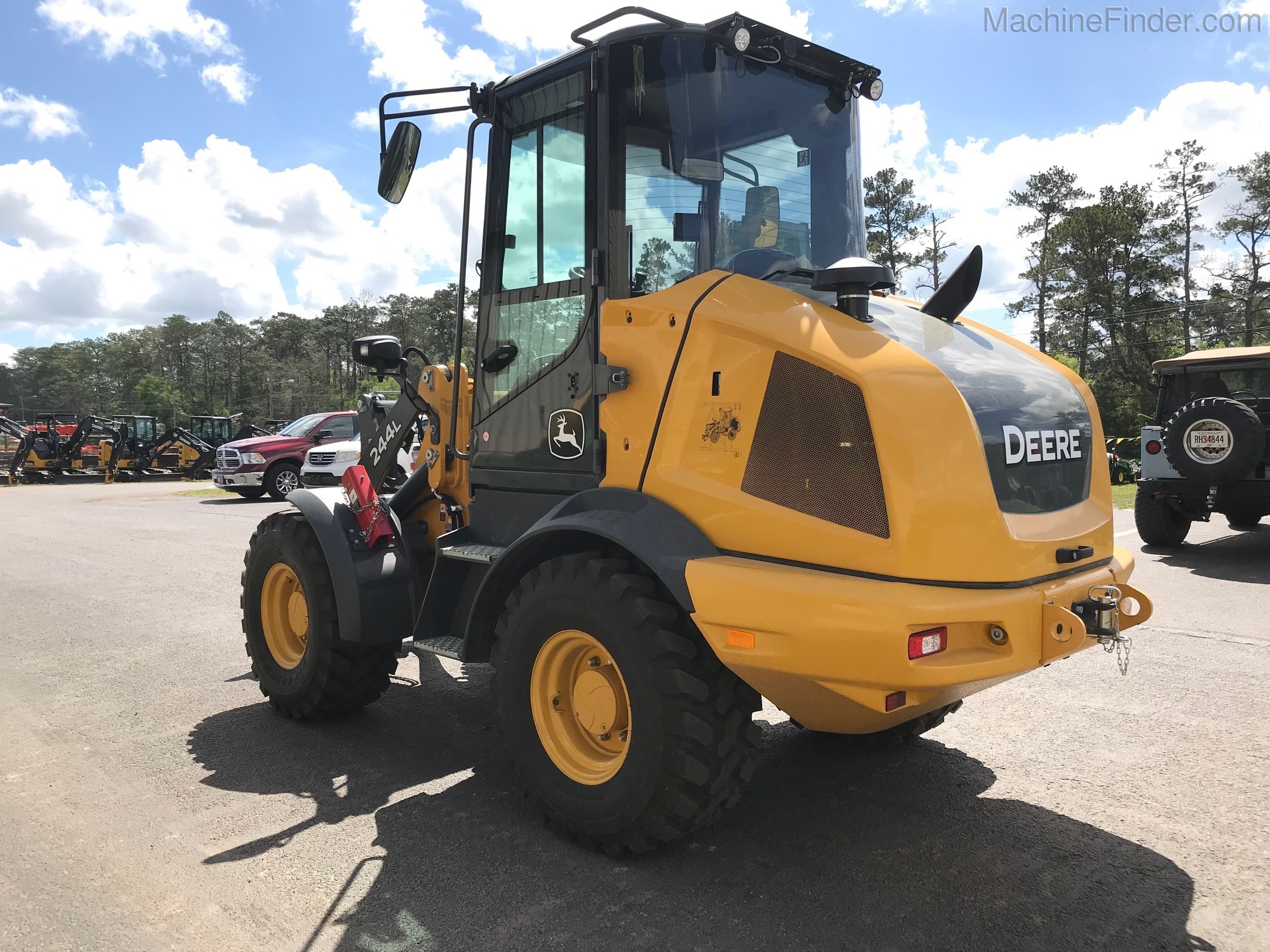 2021 John Deere 244L Image 5