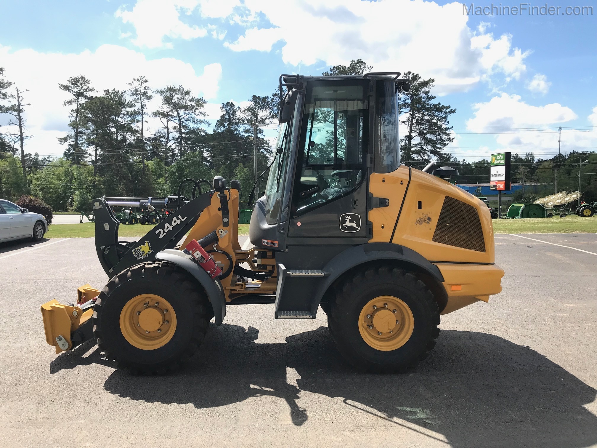 2021 John Deere 244L Image 6