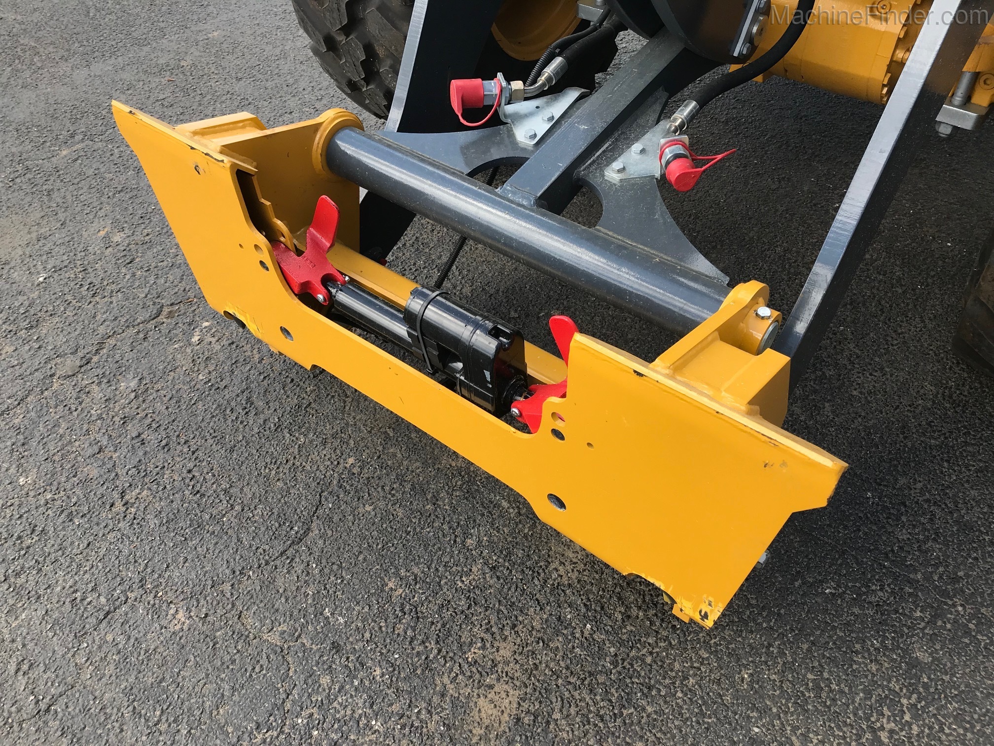 2021 John Deere 244L Image 9