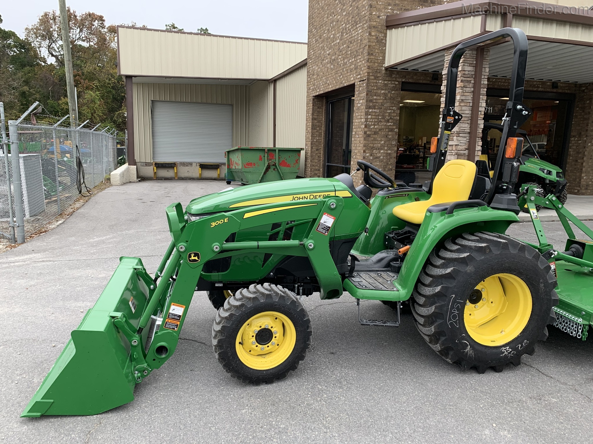 2020 John Deere 3038E Image 2