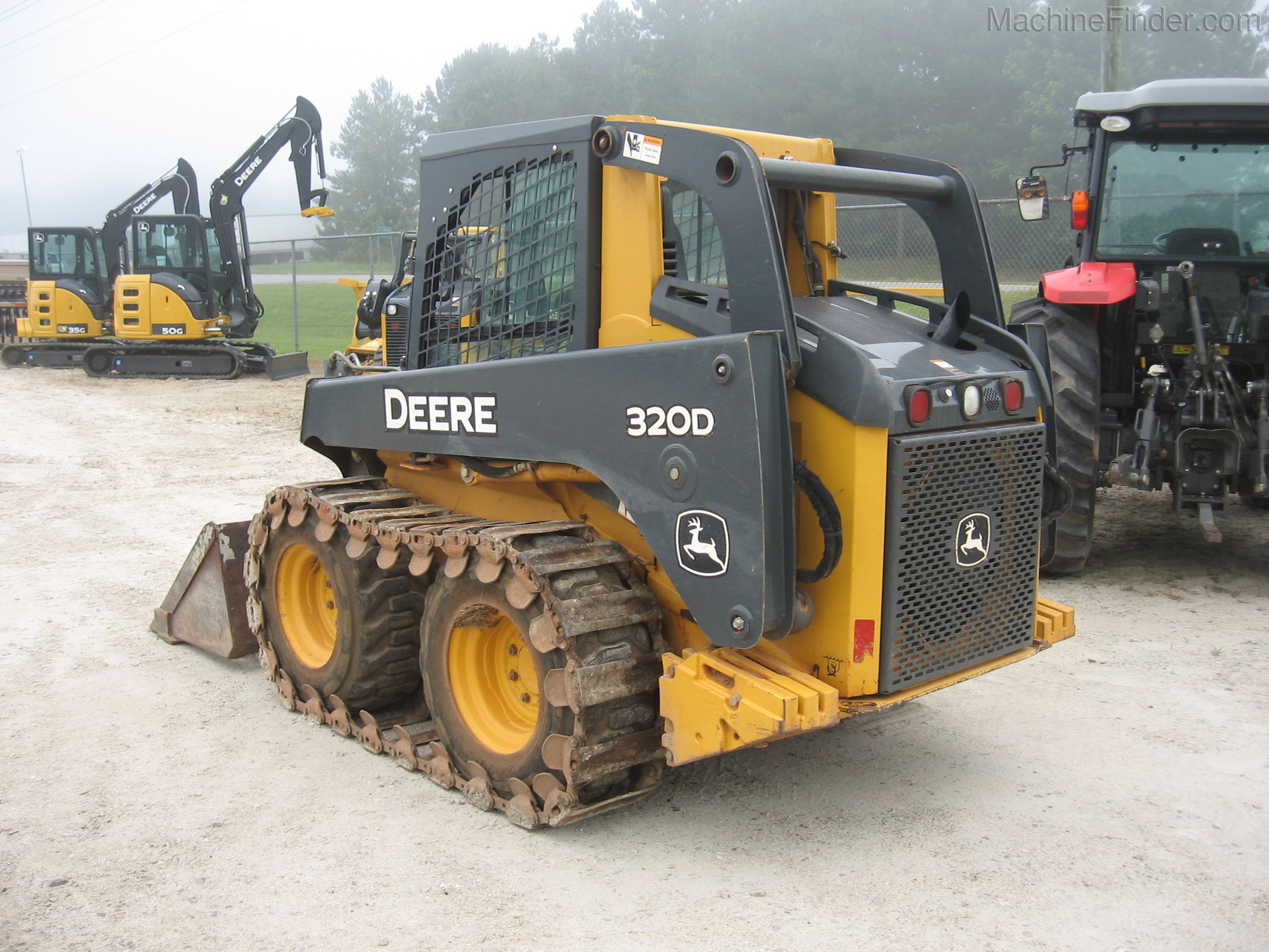 2013 John Deere 320D Image 2