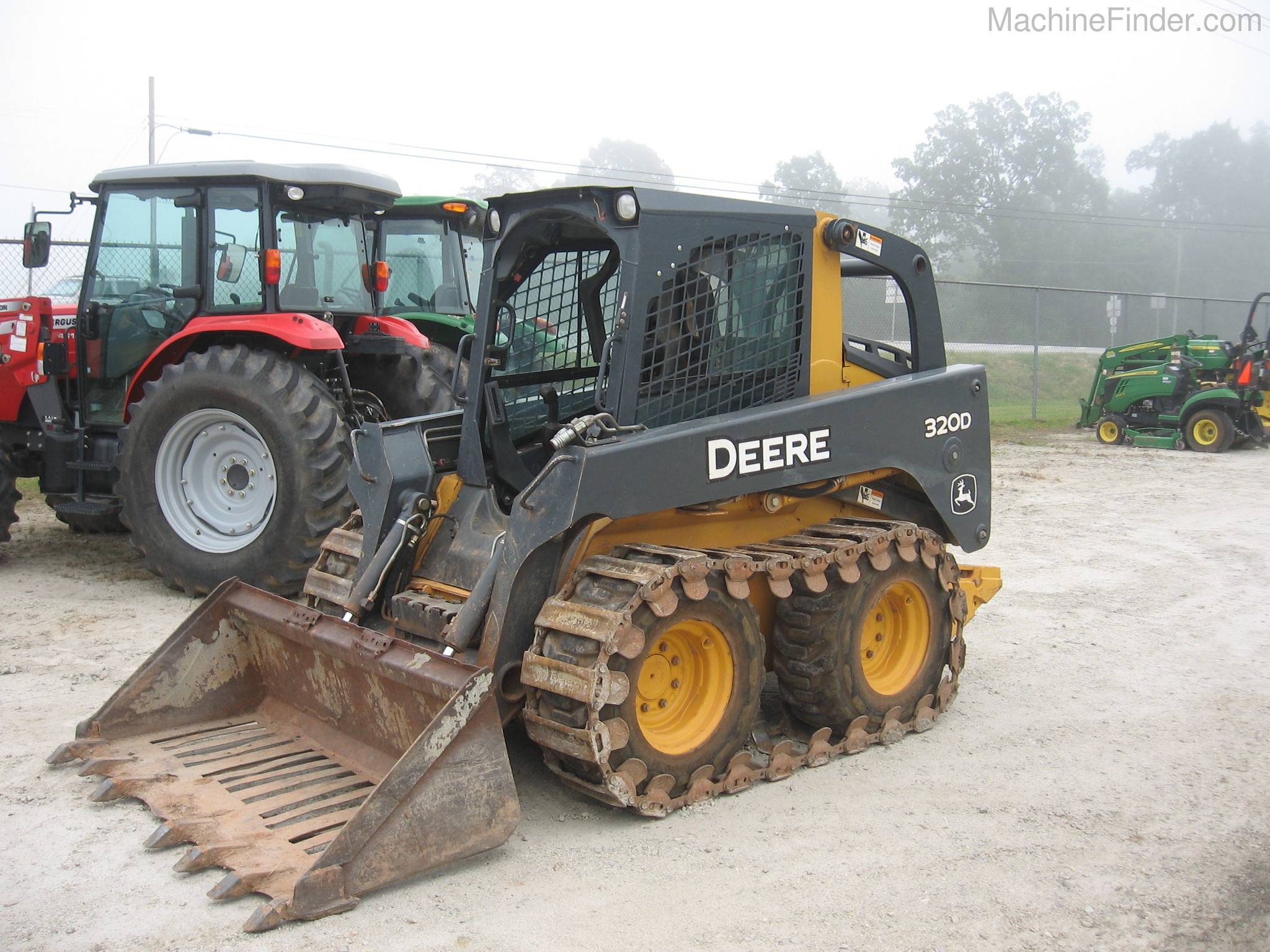 2013 John Deere 320D Image 3