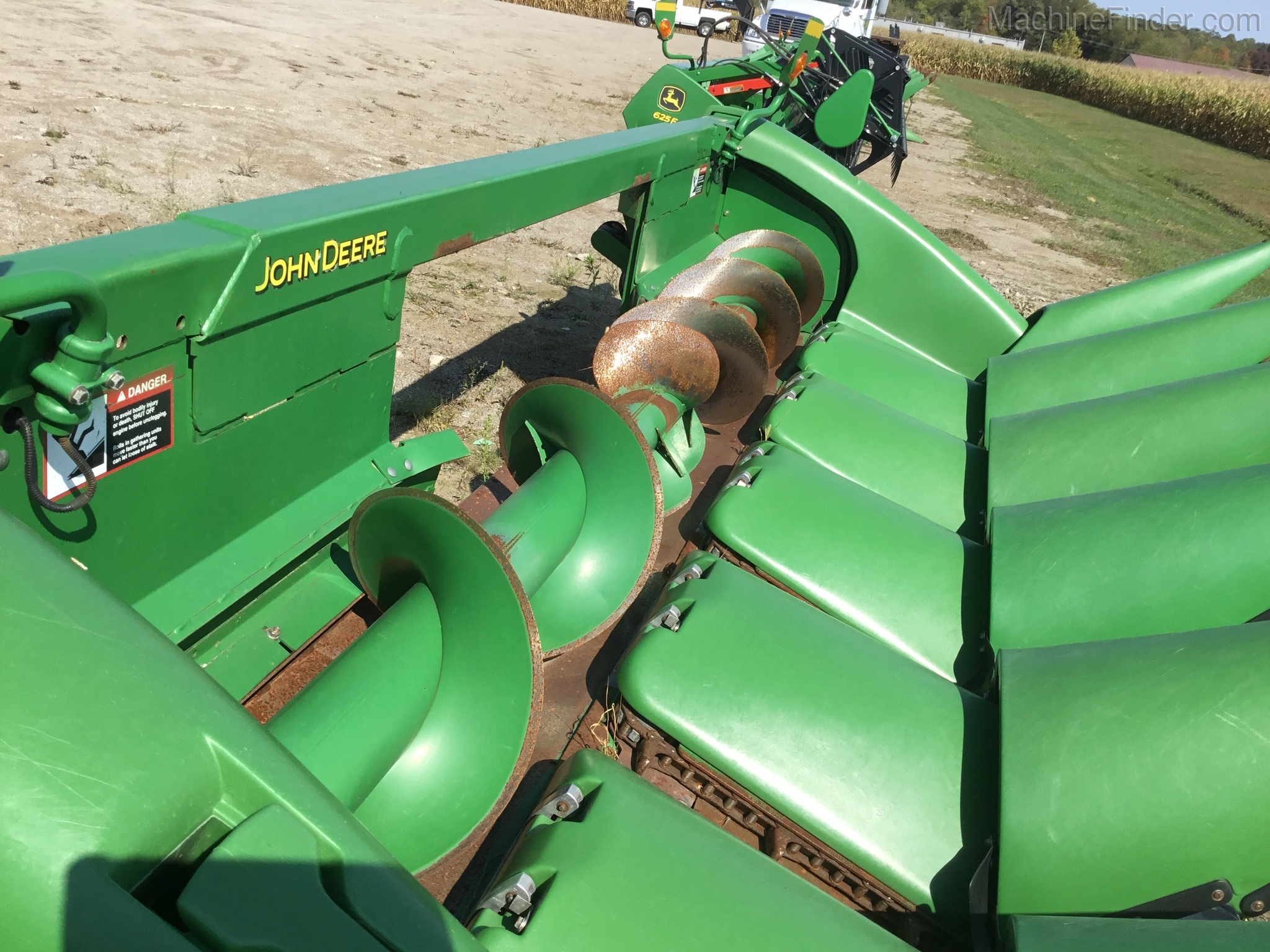 2009 John Deere 606C Image 3
