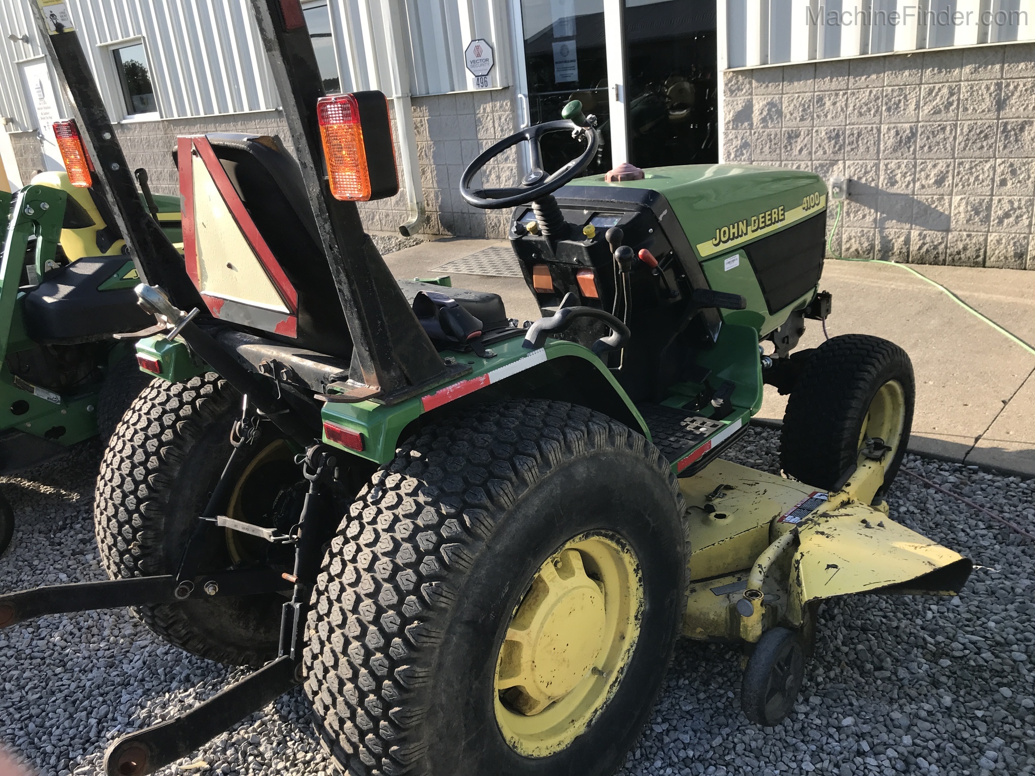 1999 John Deere 4100 Image 4