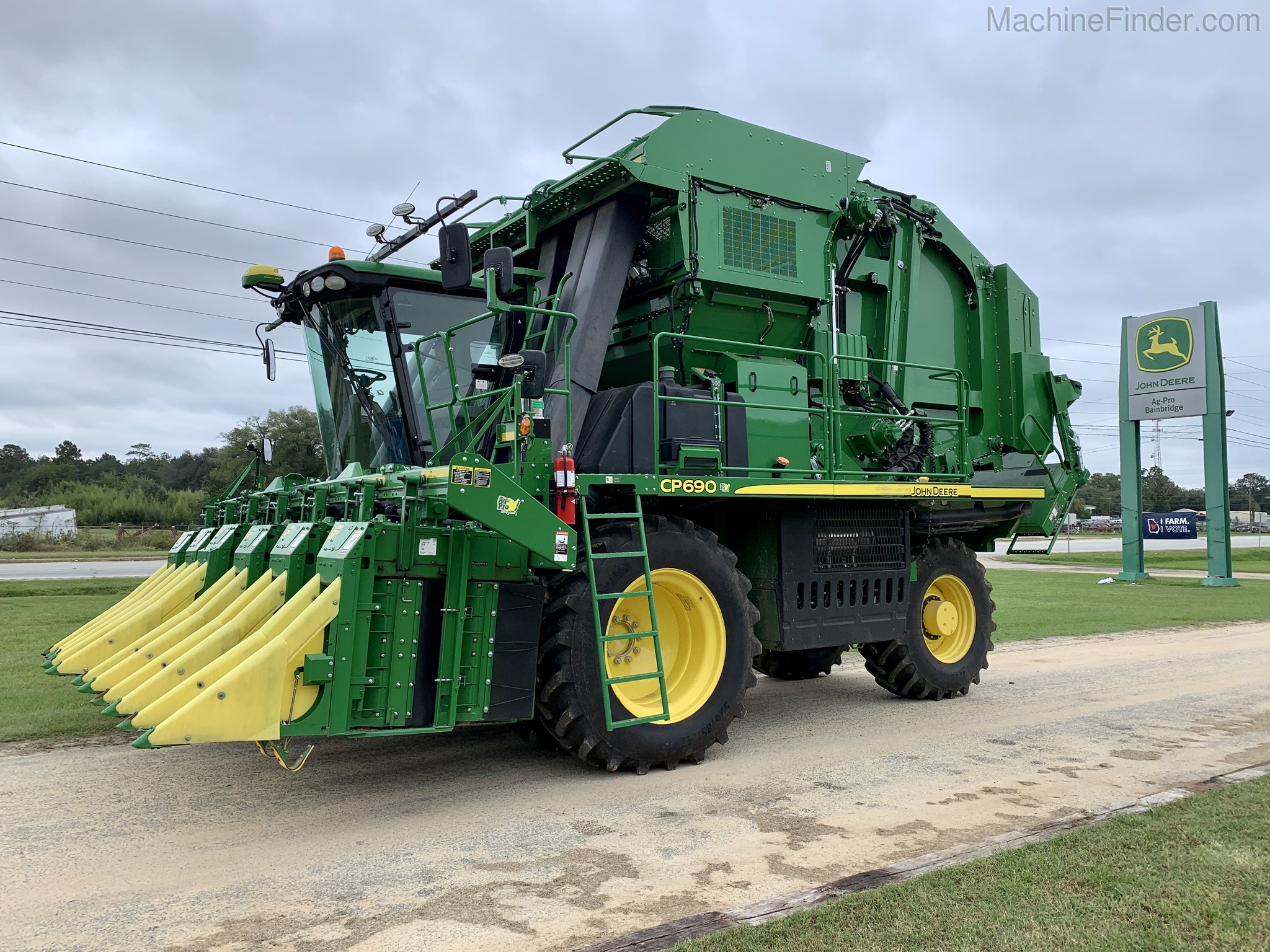 2019 John Deere CP690 Image 1