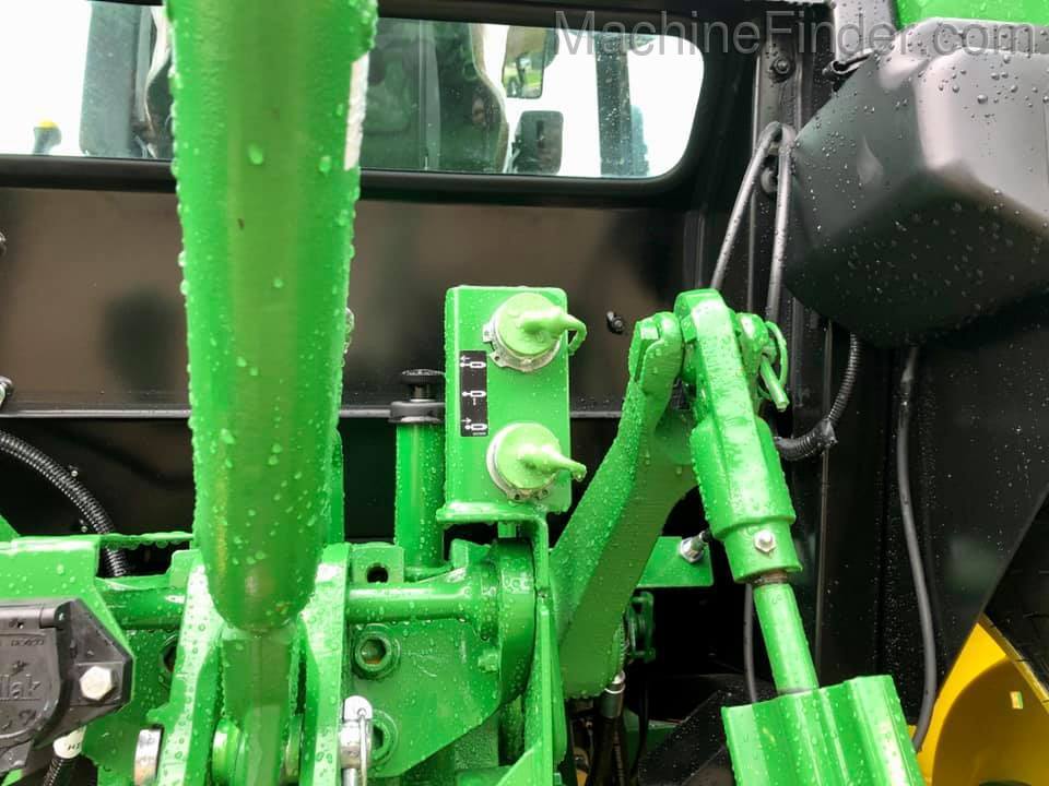 2020 John Deere 5075E Image 4
