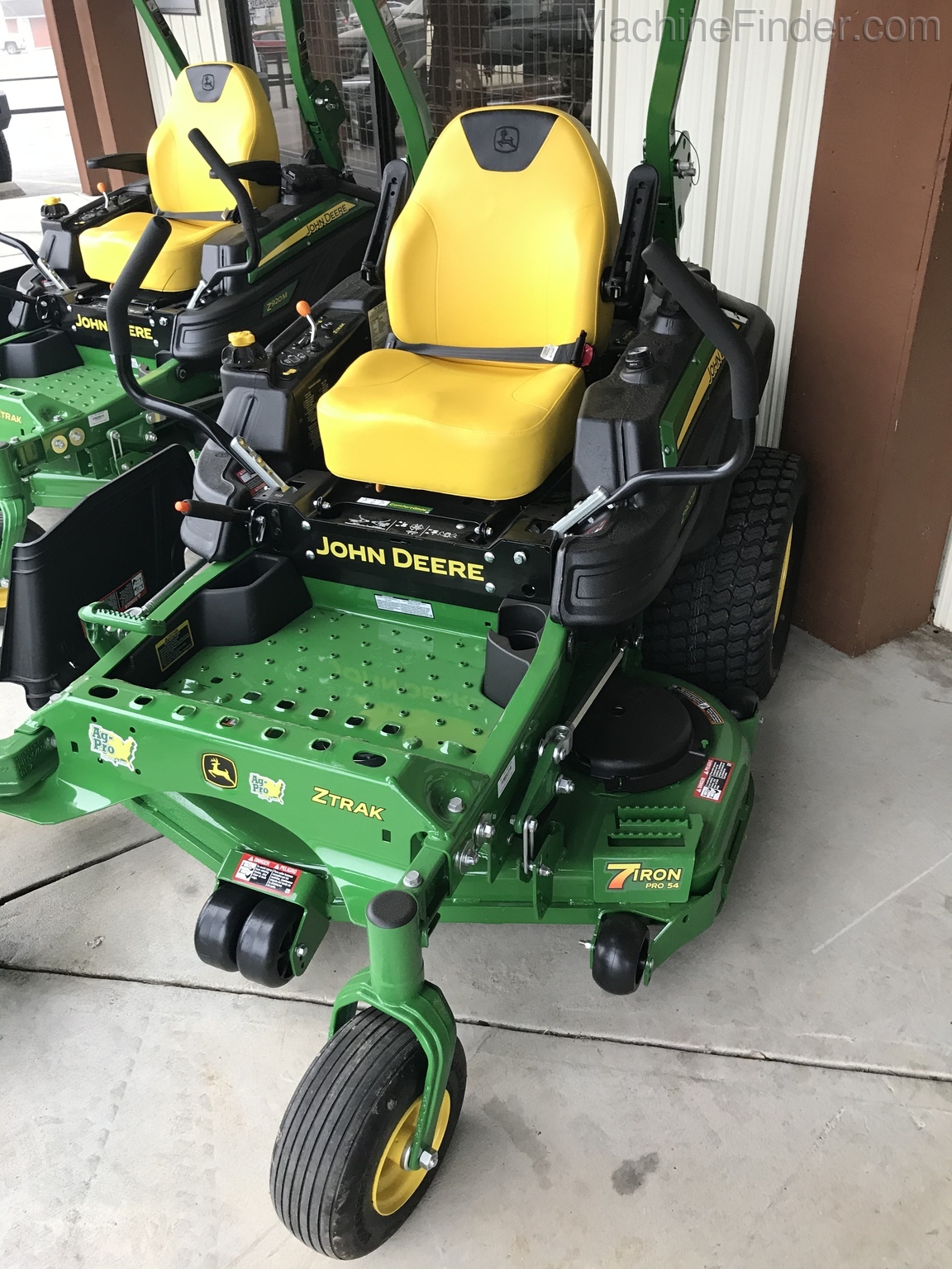 2020 John Deere Z920M Image 1