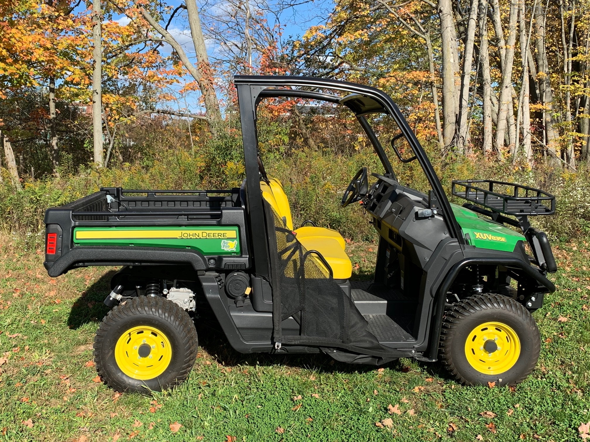 2019 John Deere XUV835E Image 1