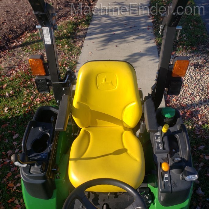 2018 John Deere 2025R Image 3