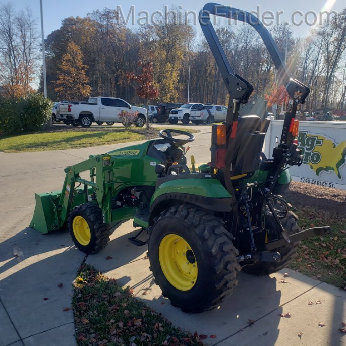 2018 John Deere 2025R Image 4