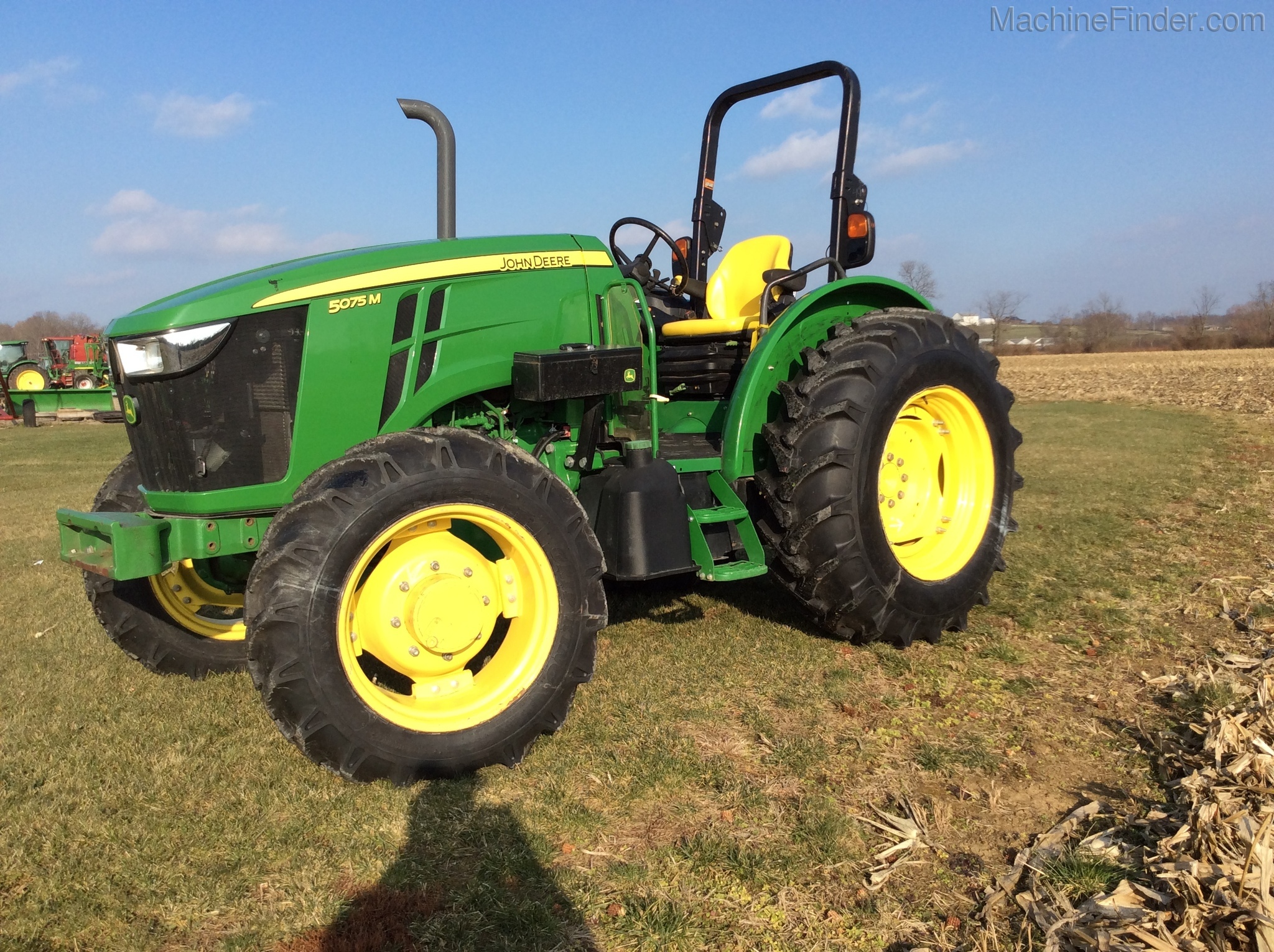 2017 John Deere 5075M Image 2
