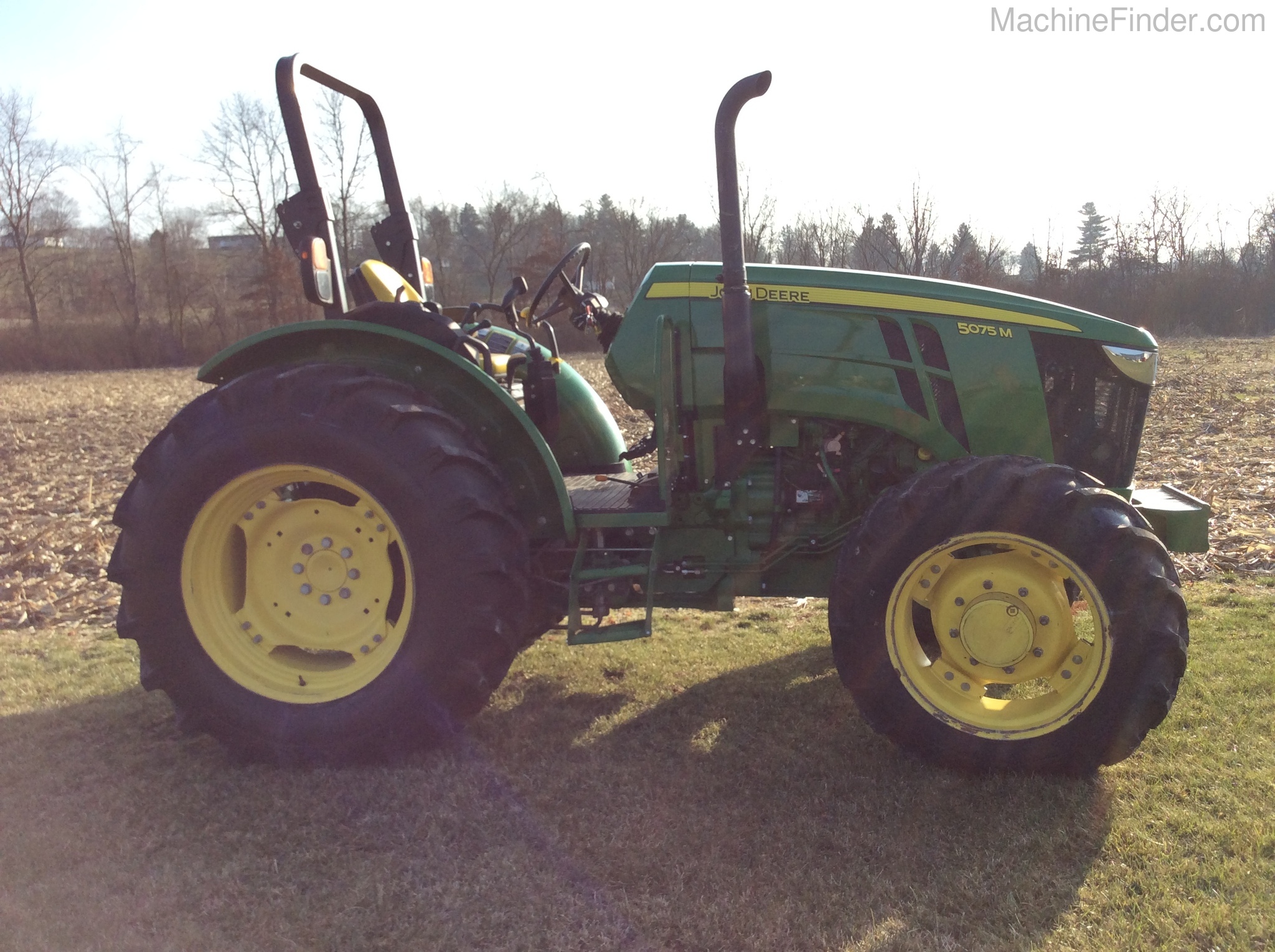 2017 John Deere 5075M Image 5