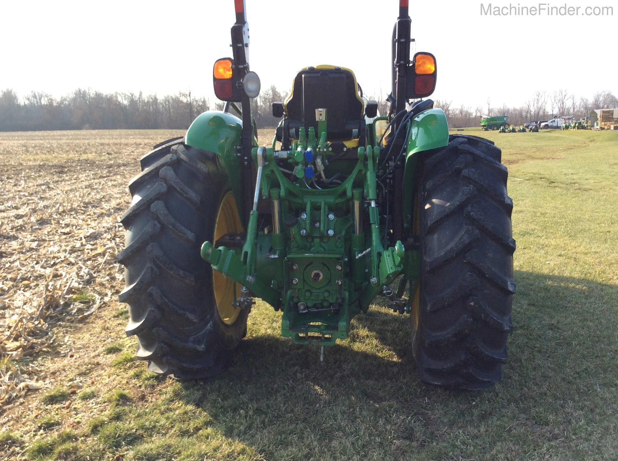 2017 John Deere 5075M Image 7