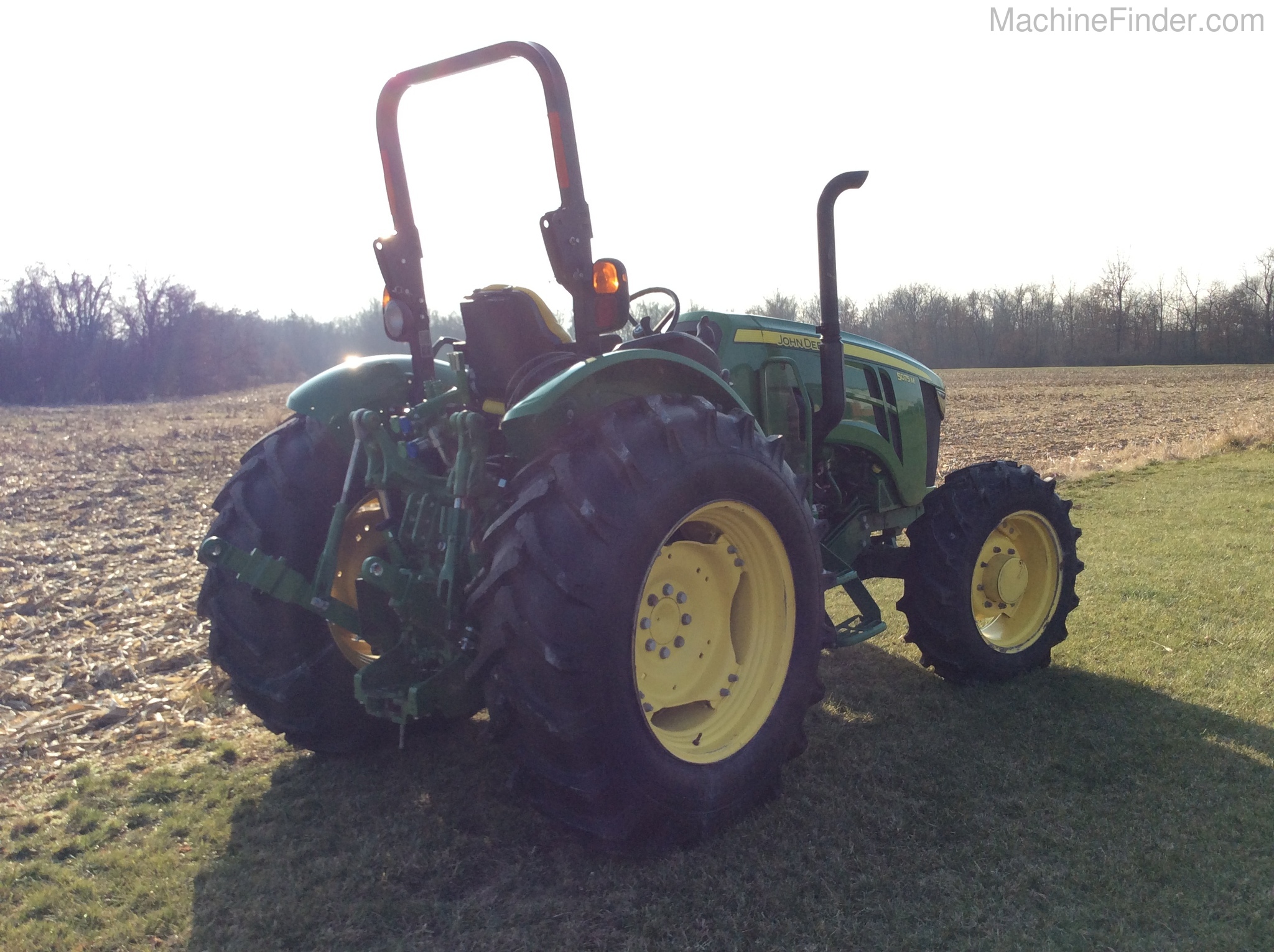 2017 John Deere 5075M Image 6