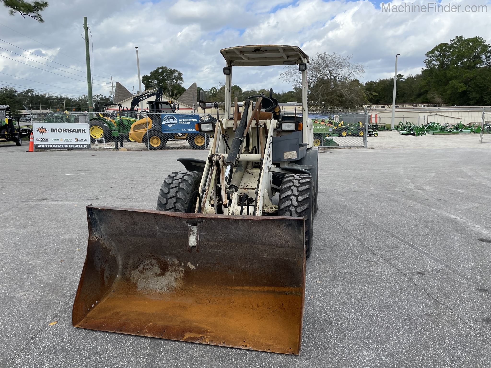 2006 Terex SKL824 Image 2