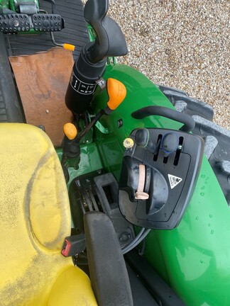 2013 John Deere 5085E Image 9