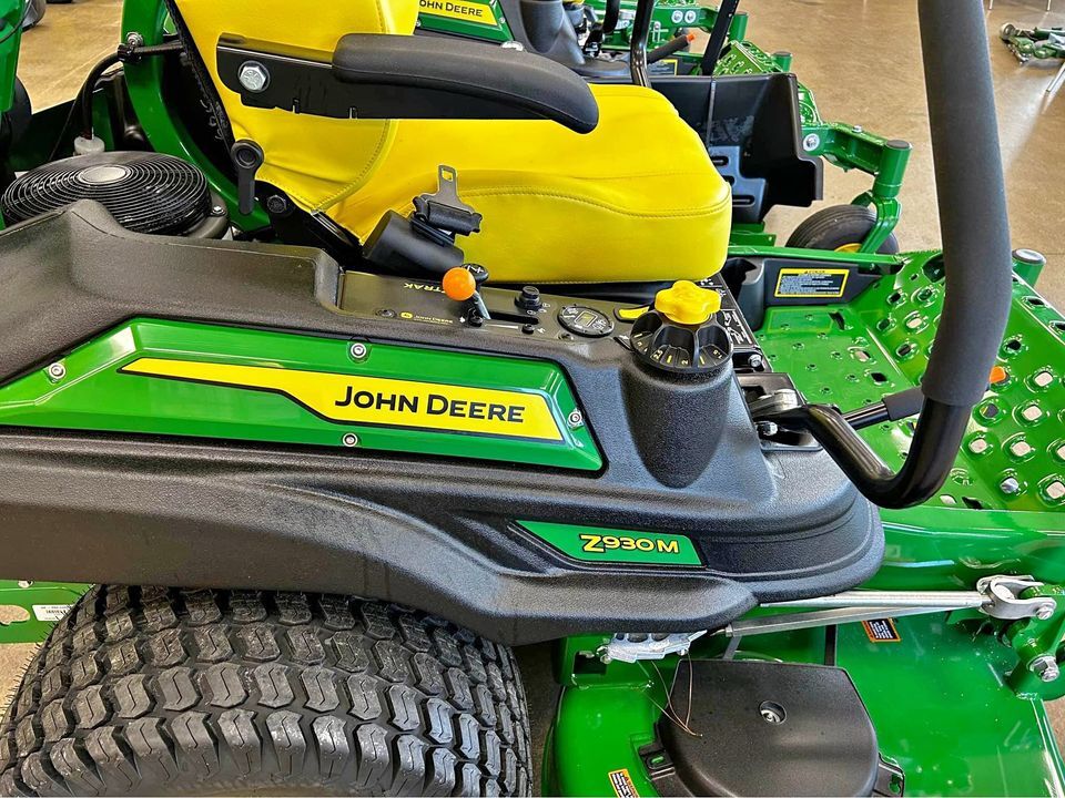 2025 John Deere Z930M Image 5