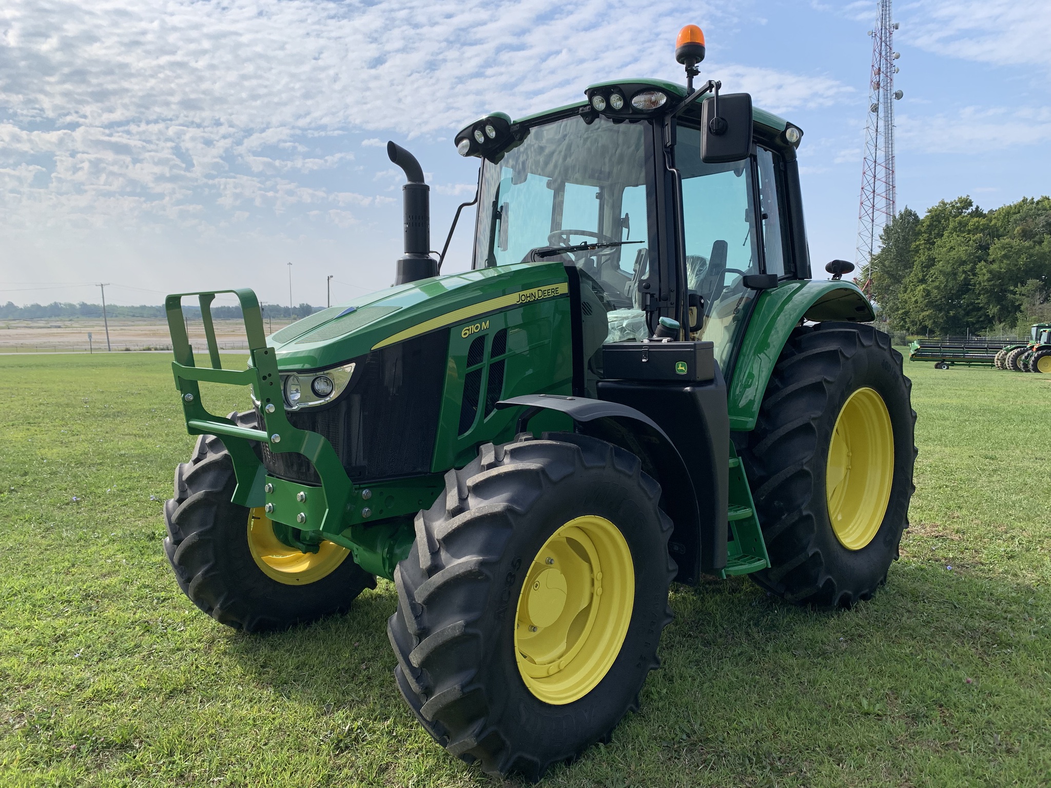 2021 John Deere 6110M Image 3