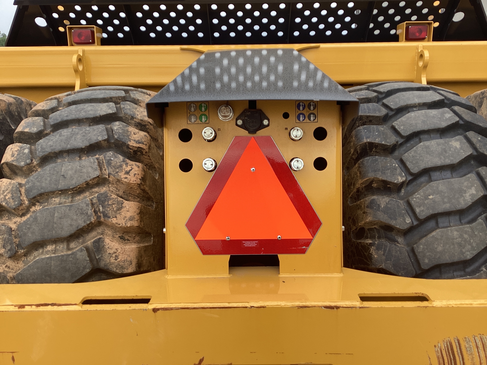 2023 John Deere 2412D E Image 13