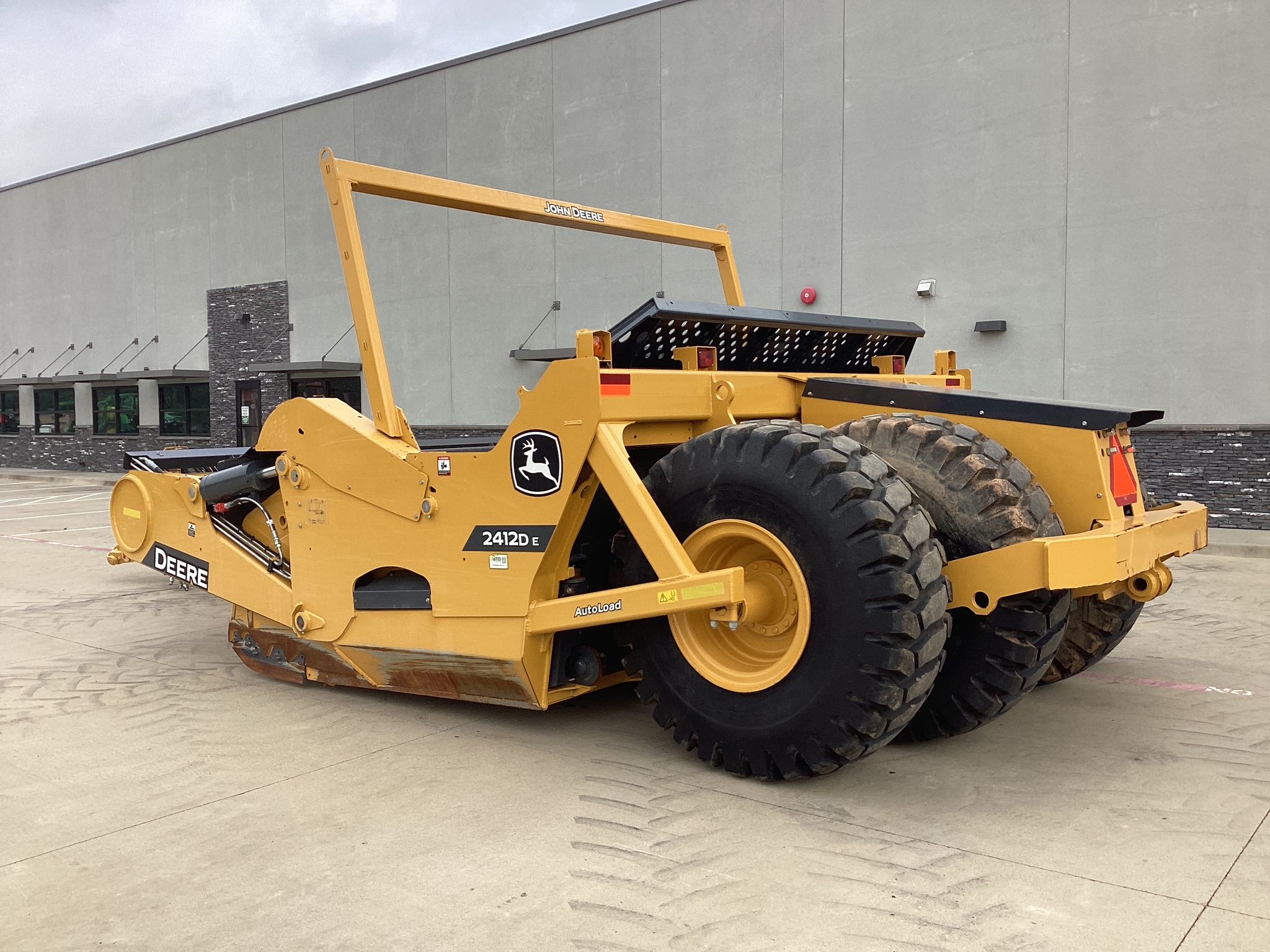 2023 John Deere 2412D E Image 3
