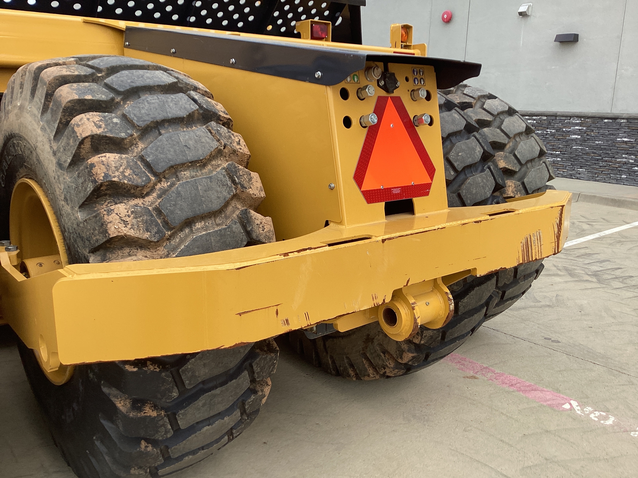 2023 John Deere 2412D E Image 12