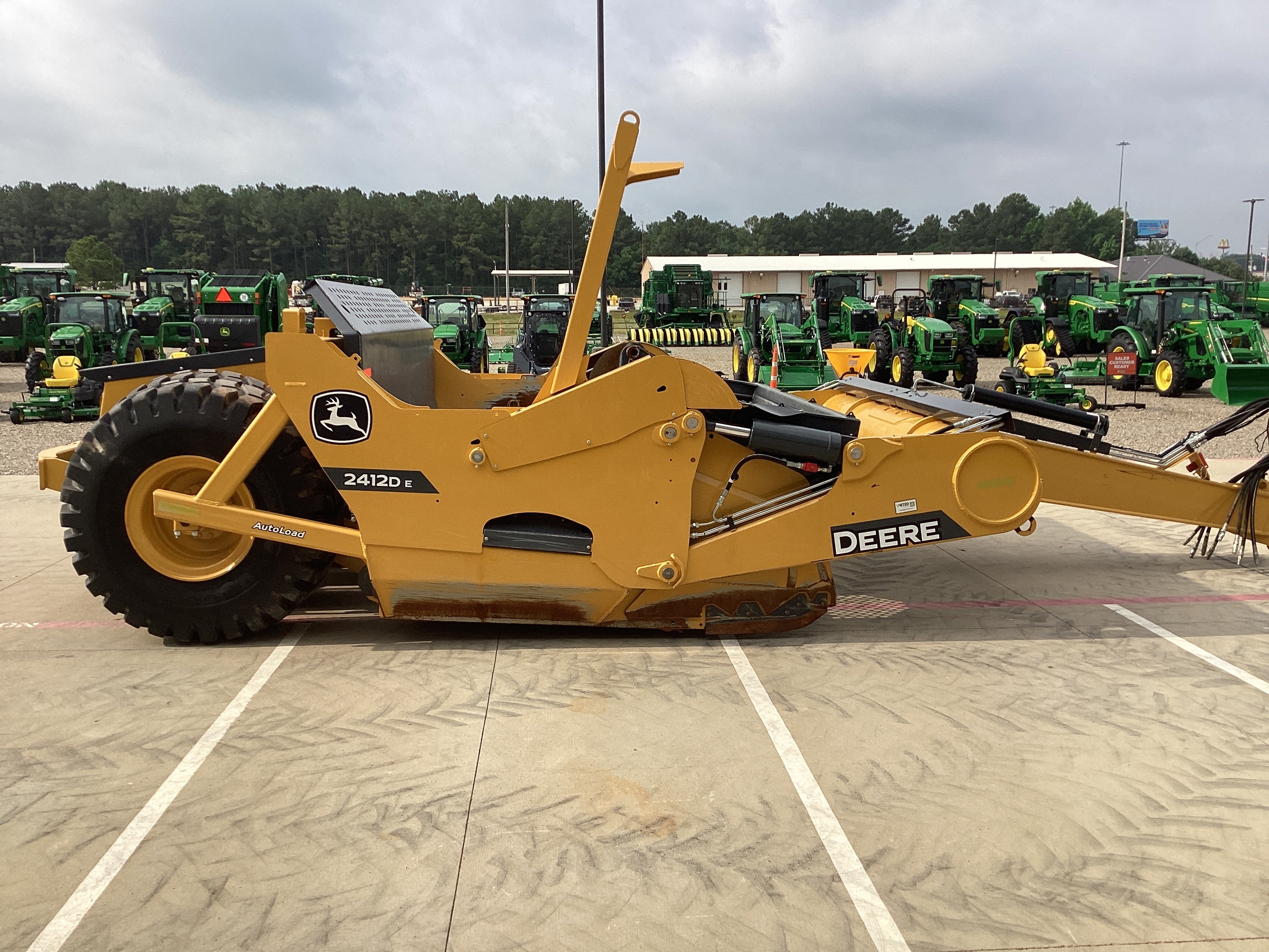 2023 John Deere 2412D E Image 4