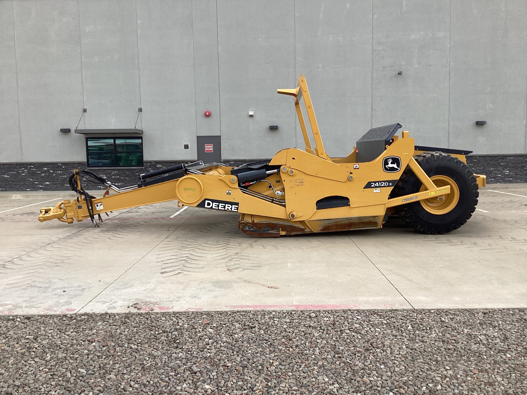 2023 John Deere 2412D E Image 1