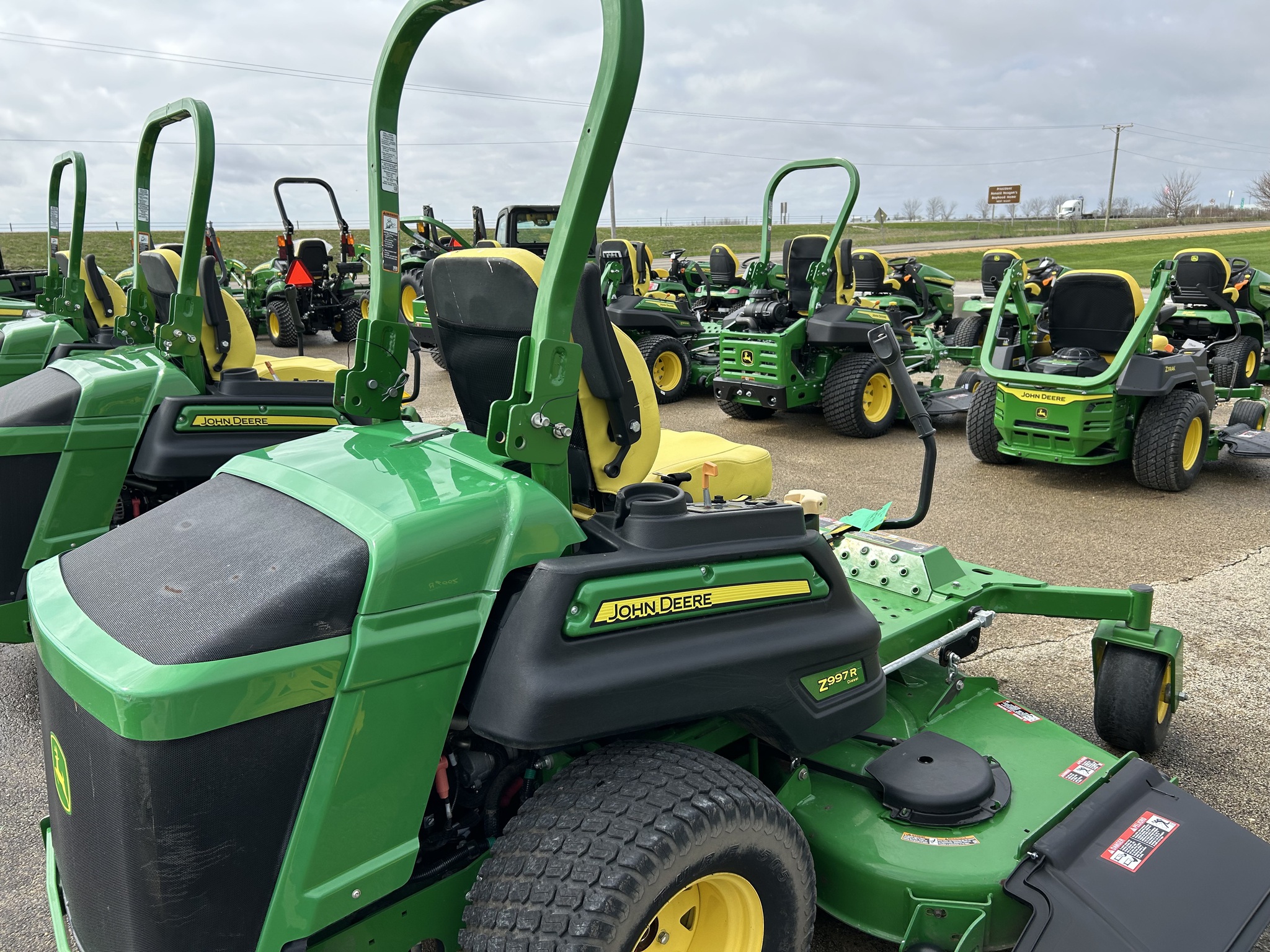  2022 John Deere Z997R at Heritage Tractor in Dixon, IL