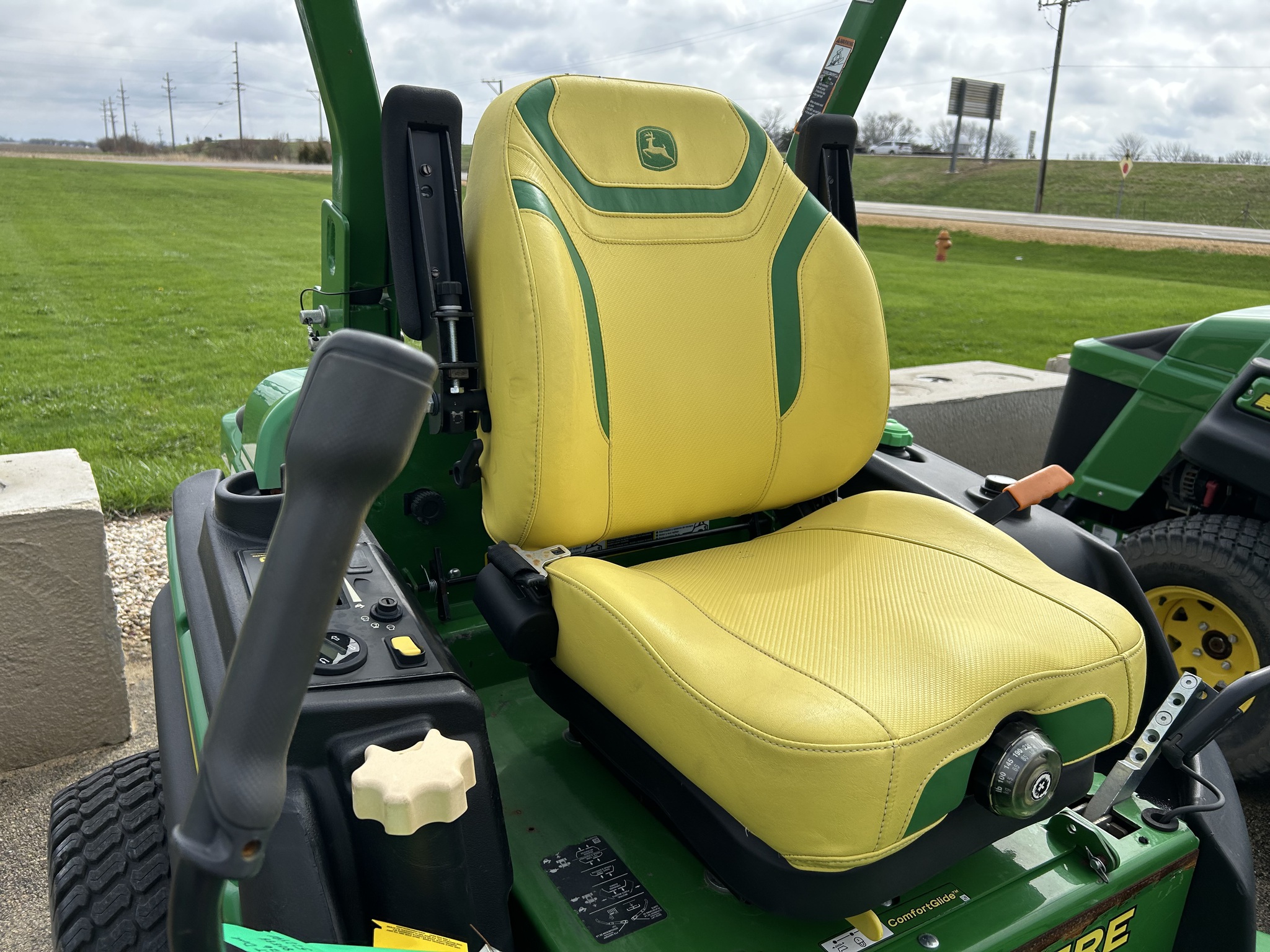 2022 John Deere Z997R at Heritage Tractor in Dixon, IL