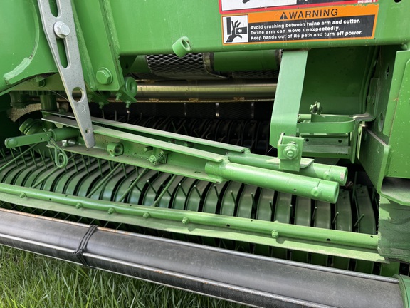Used 2018 John Deere 560M Round Balers at Horizon Ag & Turf in Warburg, AB - Photo5
