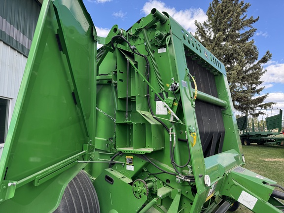 Used 2018 John Deere 560M Round Balers at Horizon Ag & Turf in Warburg, AB - Photo7