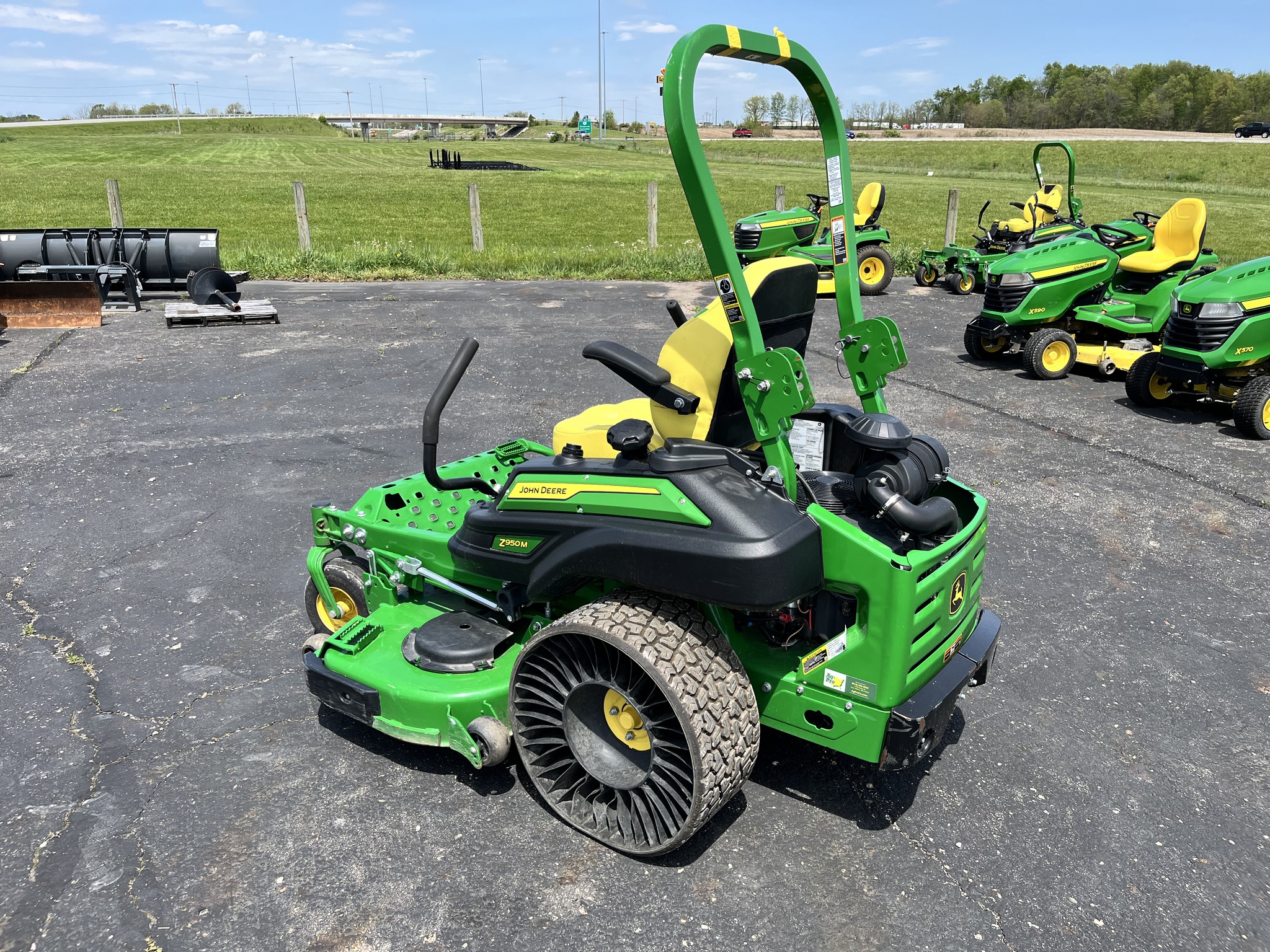 2022 John Deere Z950M Image 5