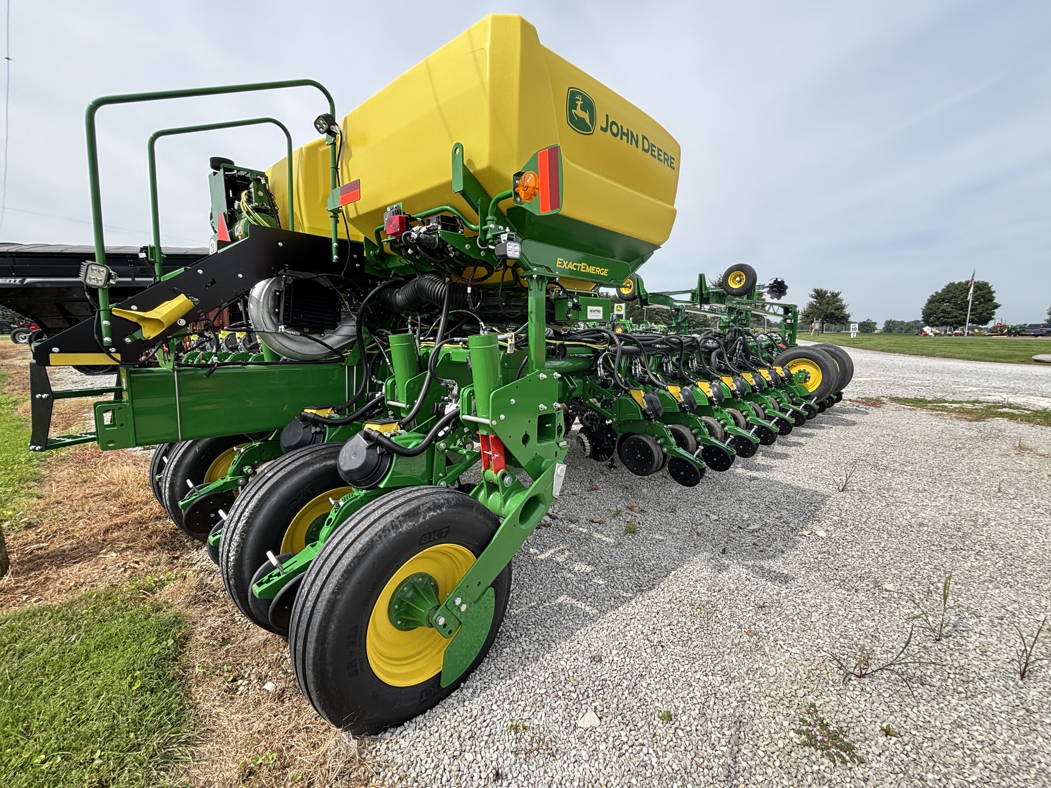 Used 2024 John Deere 1775NT Planters: Drawn at Koenig Equipment in Urbana, OH - PhotoXL3