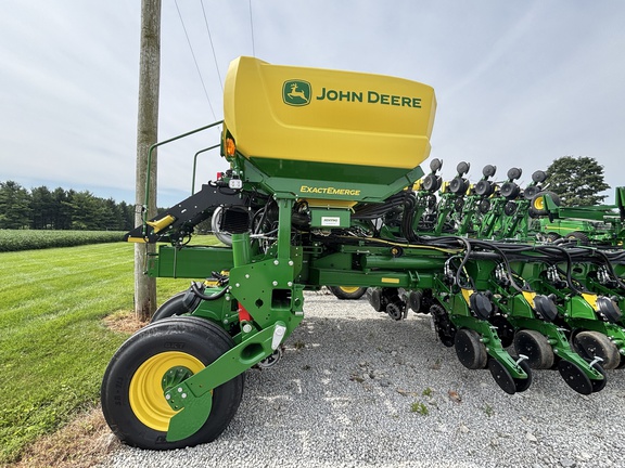 Used 2024 John Deere 1775NT Planters: Drawn at Koenig Equipment in Urbana, OH - Photo4
