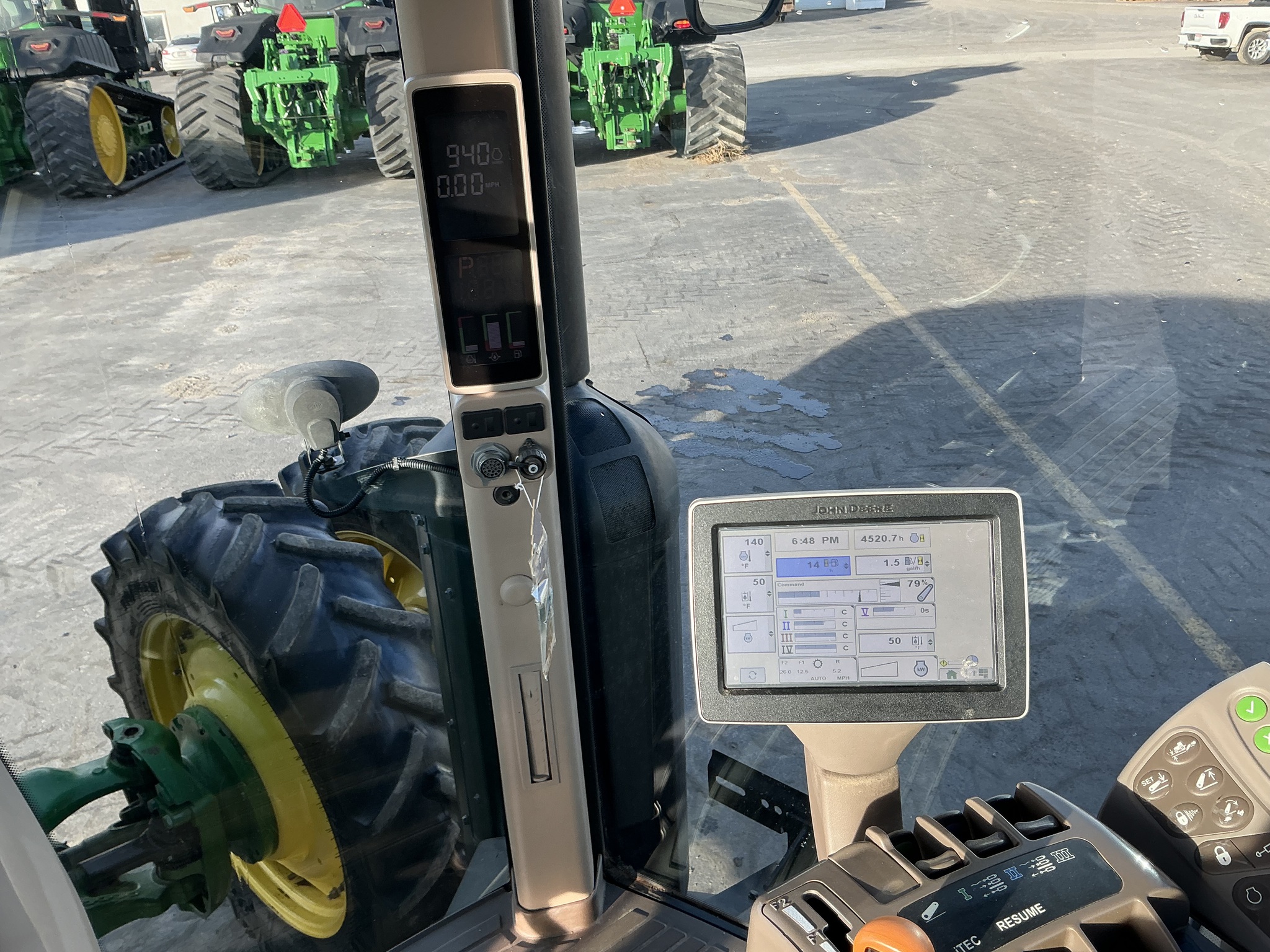 2014 John Deere 8360R Image 28