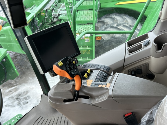 Used 2020 John Deere S790 Combines at Horizon Ag & Turf in Warburg, AB - Photo7